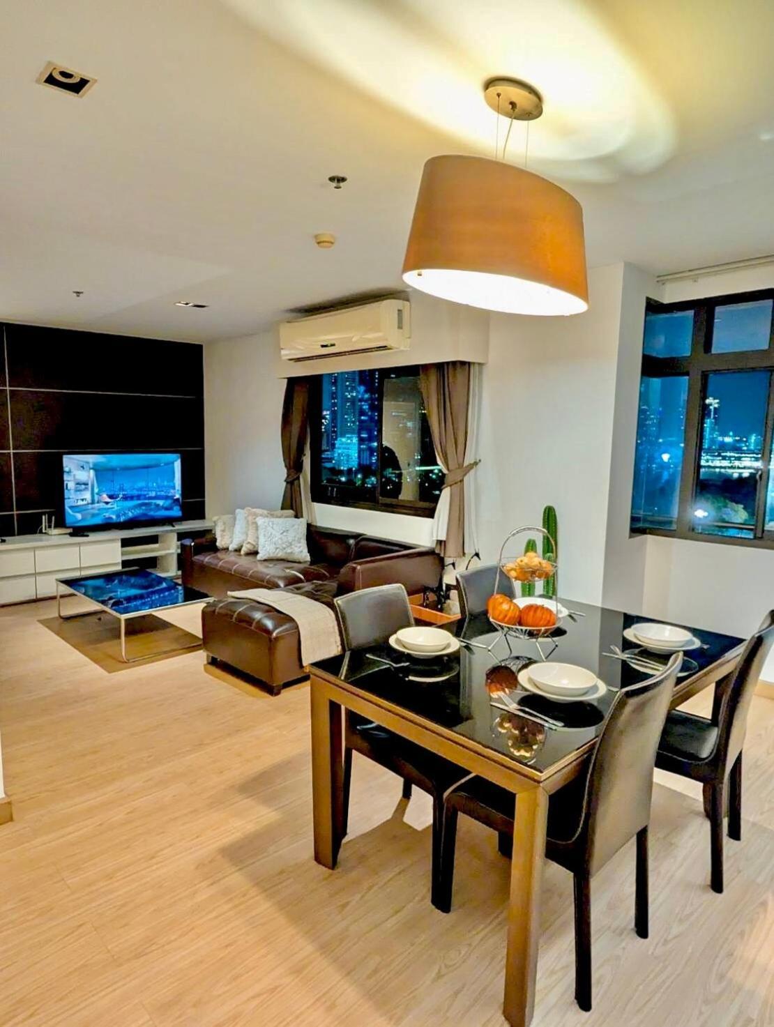 High Floor Great View 2br 2ba 3 Mins To Nana Bts Appartement Bangkok