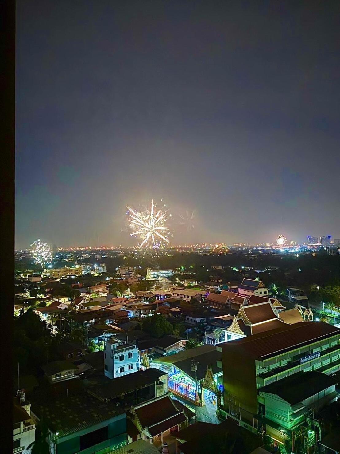 New 1-bedroom For Rent 0 Meters From Bts Wutthakat Apartment Bangkok
