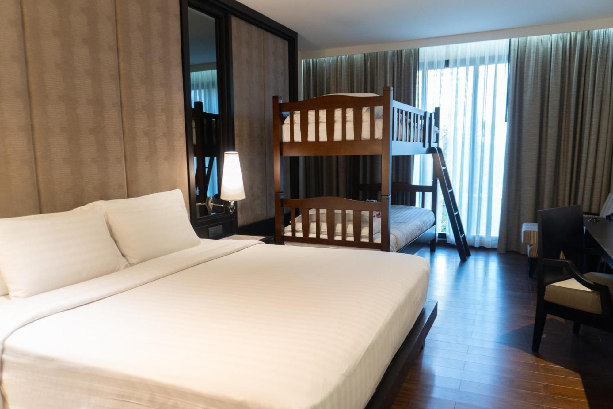 M\u00f6venpick Sukhumvit 15 Hotel 5*