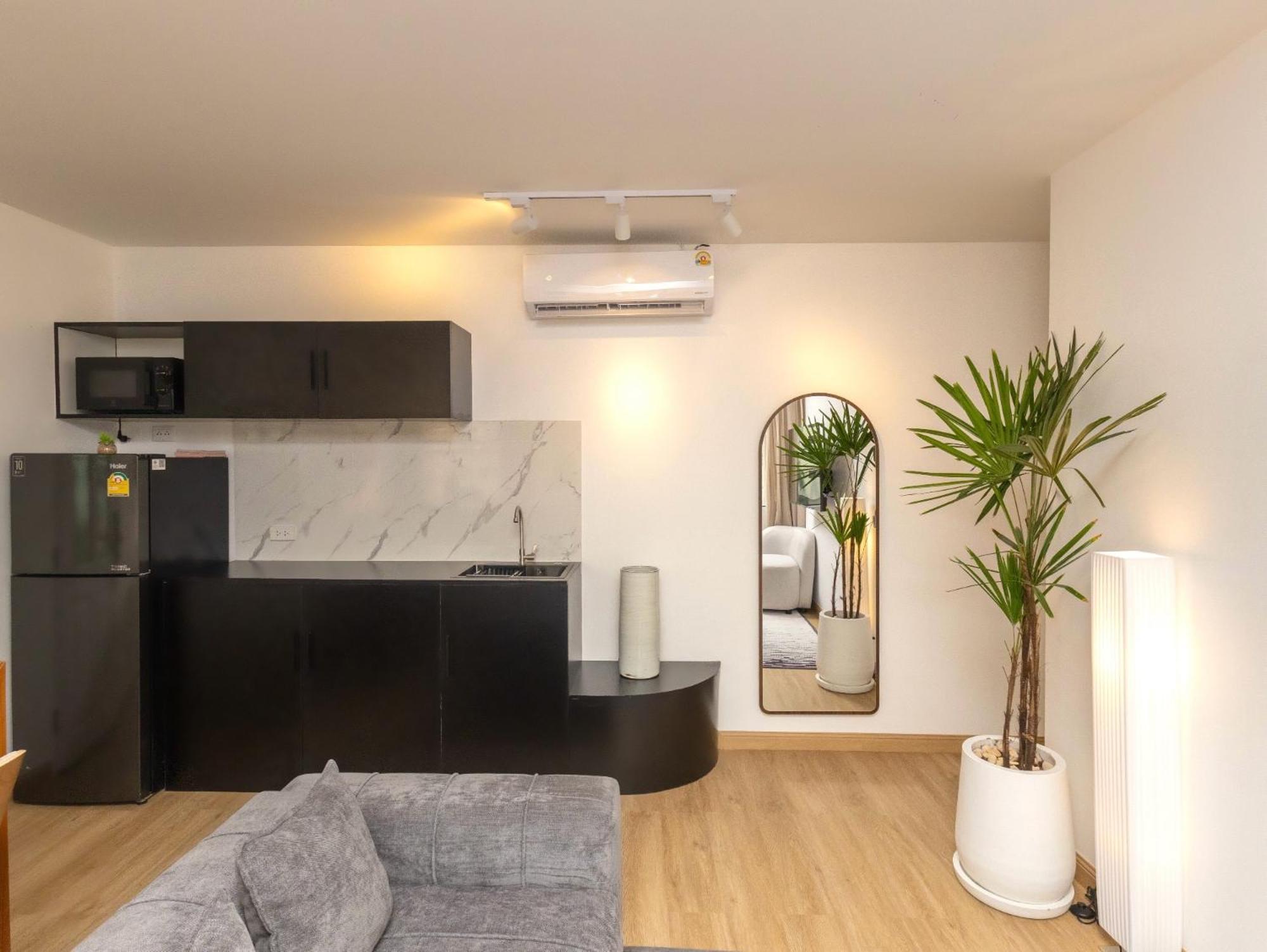 2 Bedrooms For 3 Guest Comfy At Heart Of Silom - 7a Bangkok