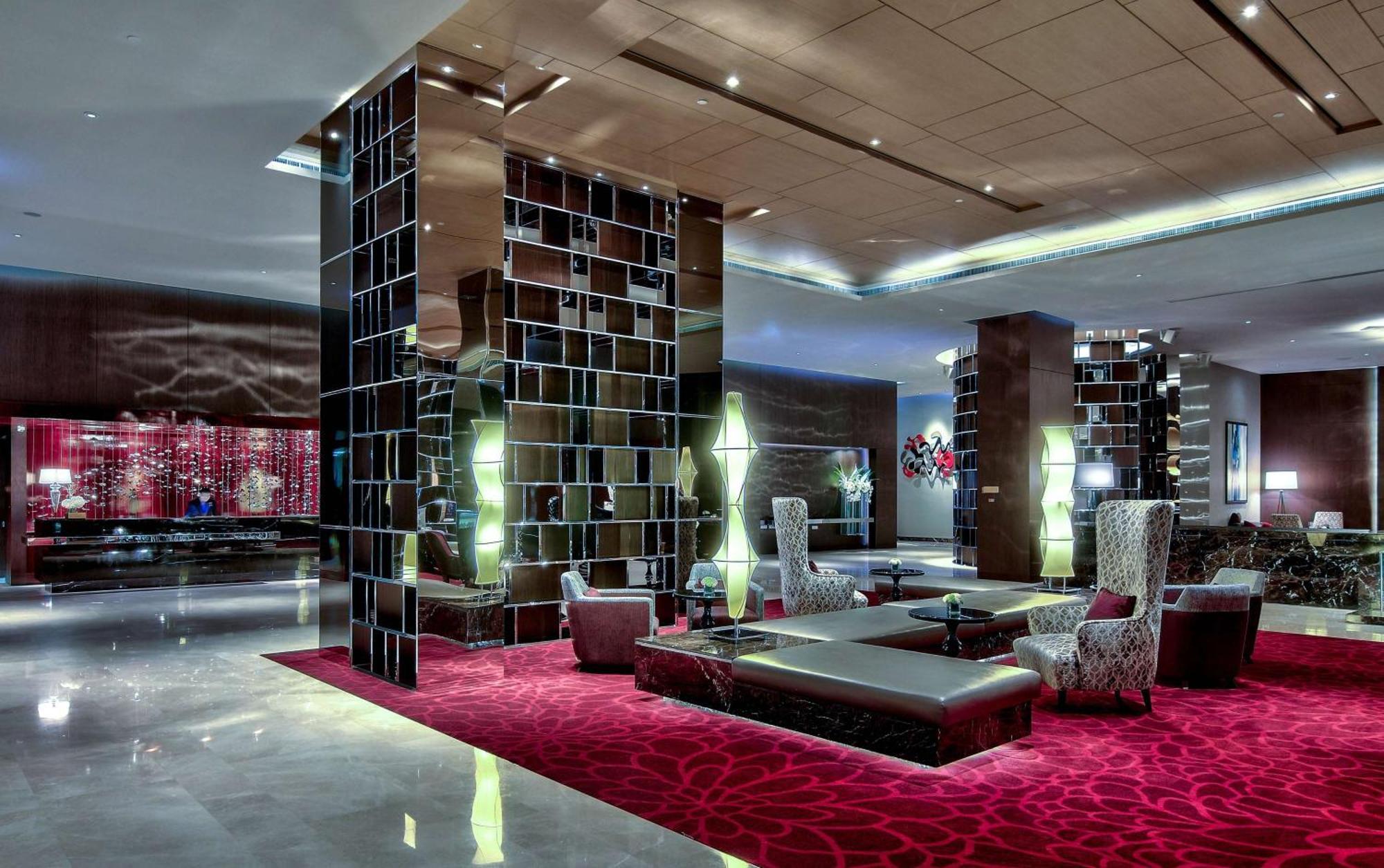 Radisson Blu Plaza 5*
