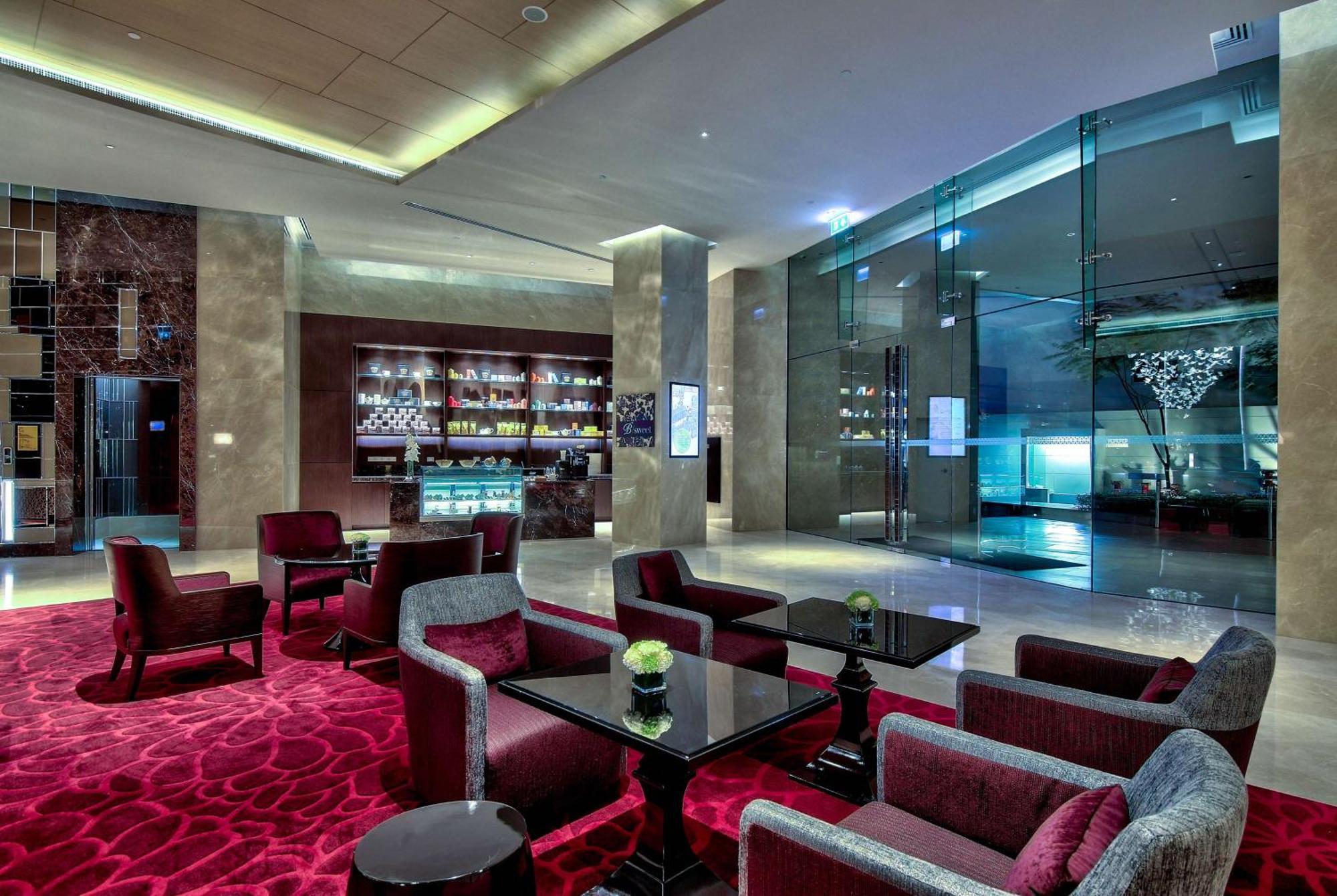 Radisson Blu Plaza Hotel 5*