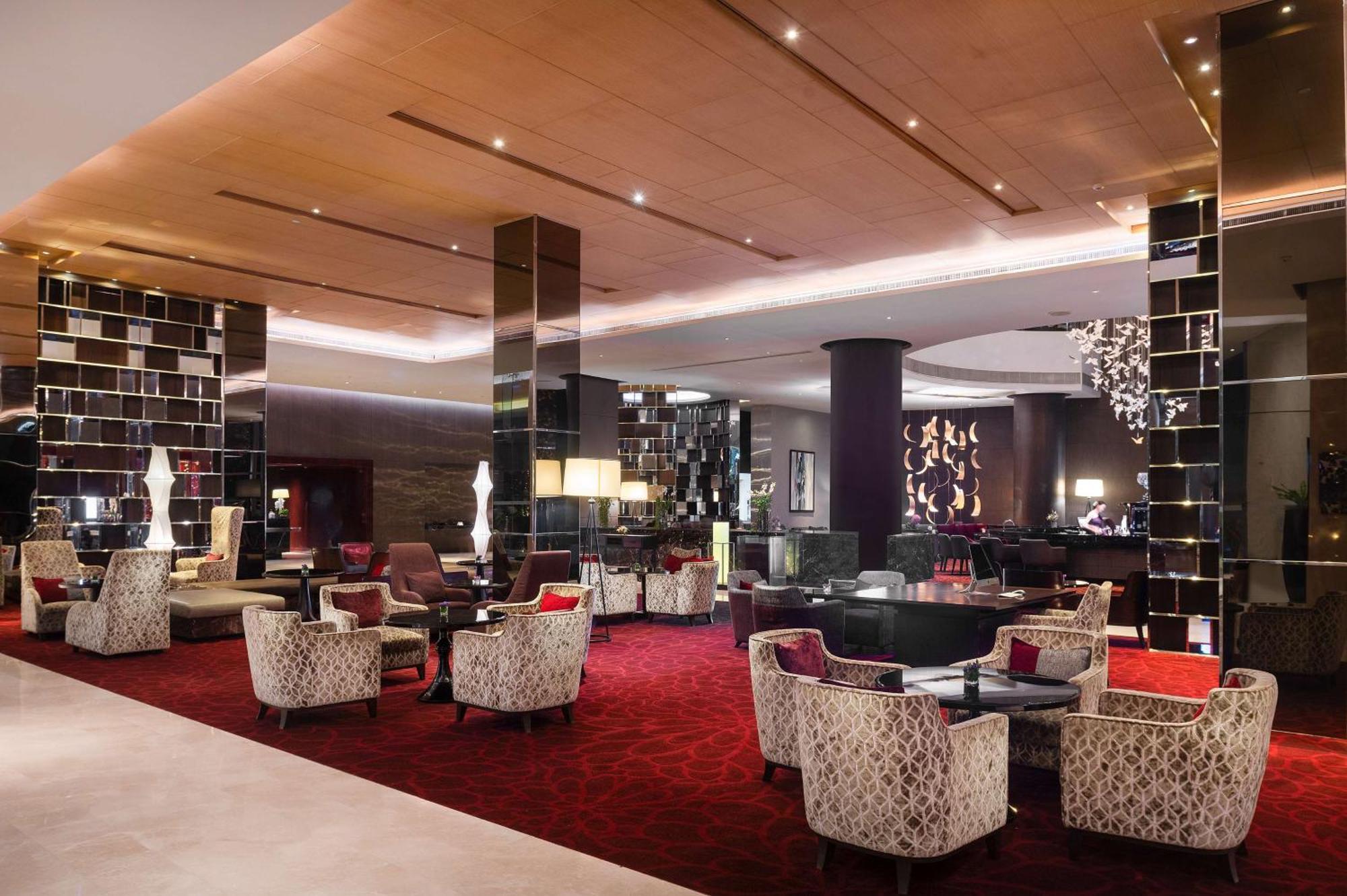Hotel Radisson Blu Plaza 5*