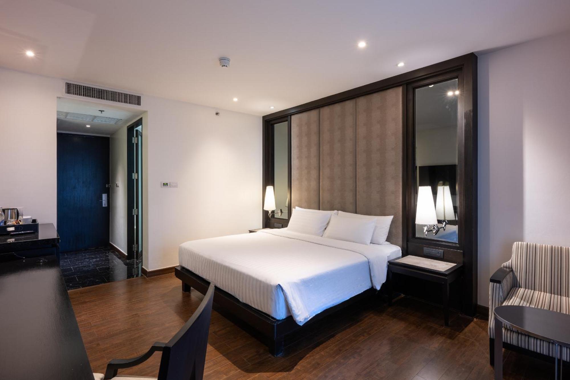 Mövenpick Sukhumvit 15 - Sha Hotel