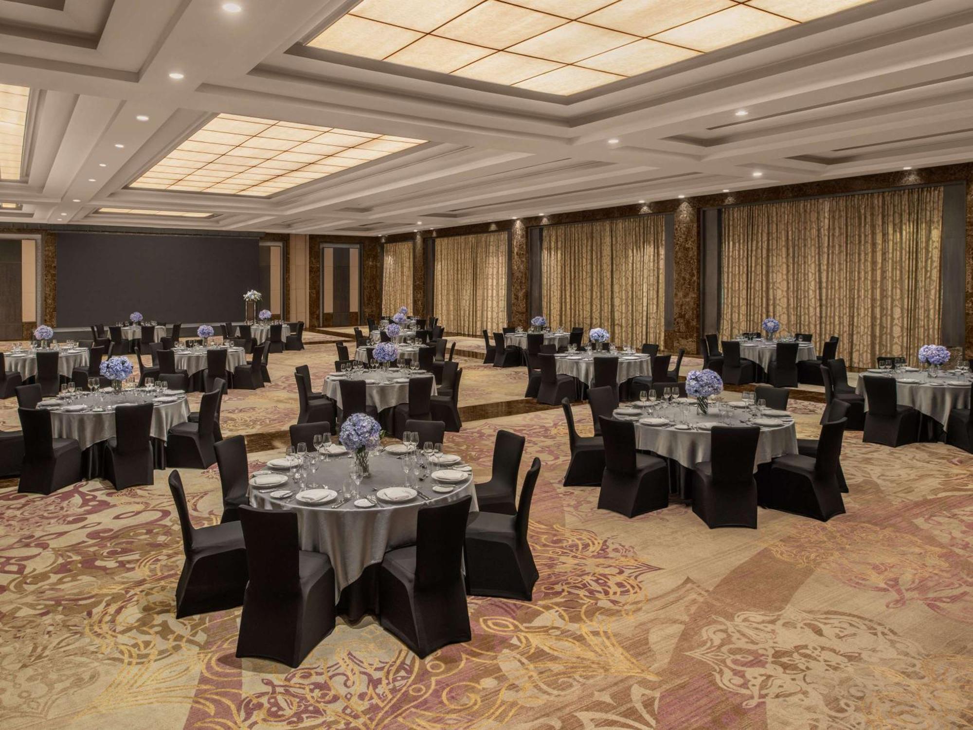 Sofitel Sukhumvit Hotel 5*