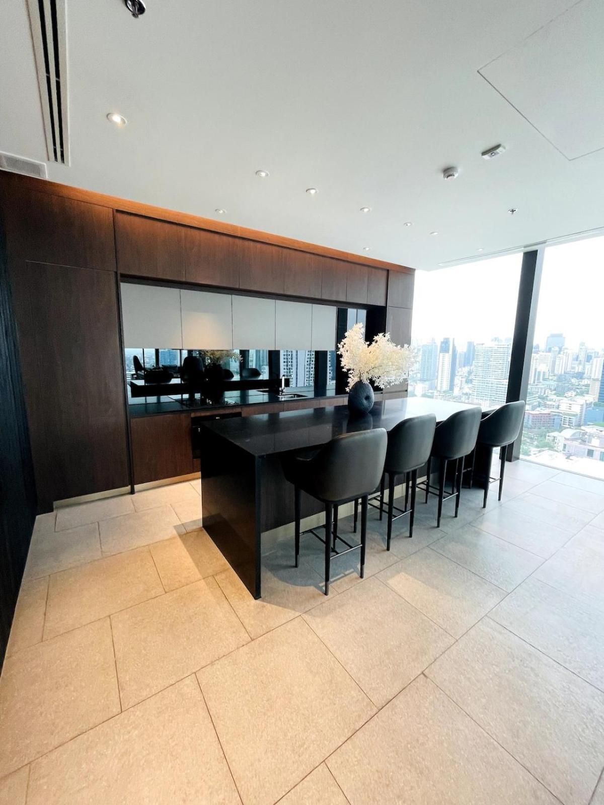 Iconic Urban Escape Apartment *