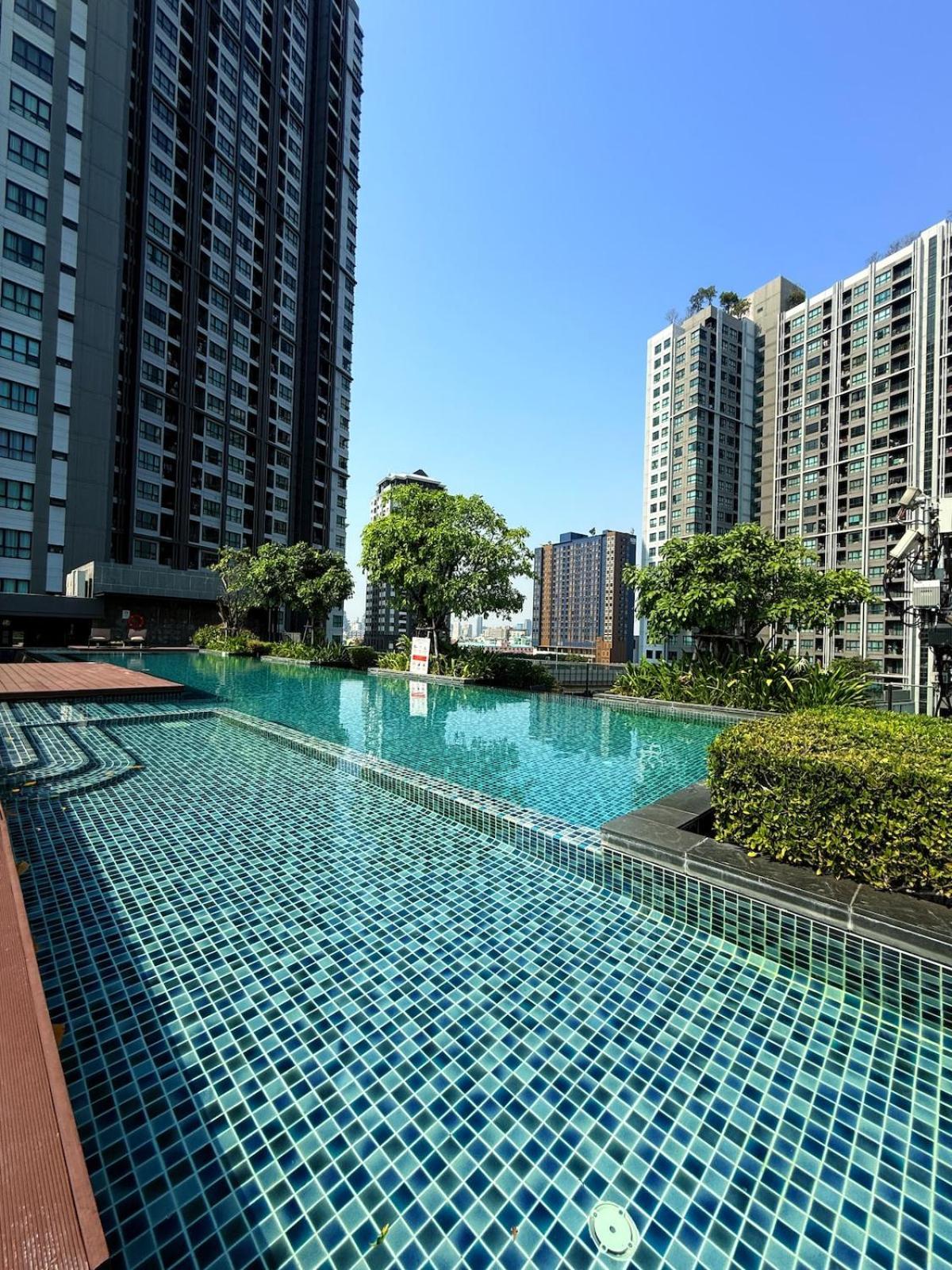 Prime Sukhumvit 77 With Pool & Gym * Bangkok