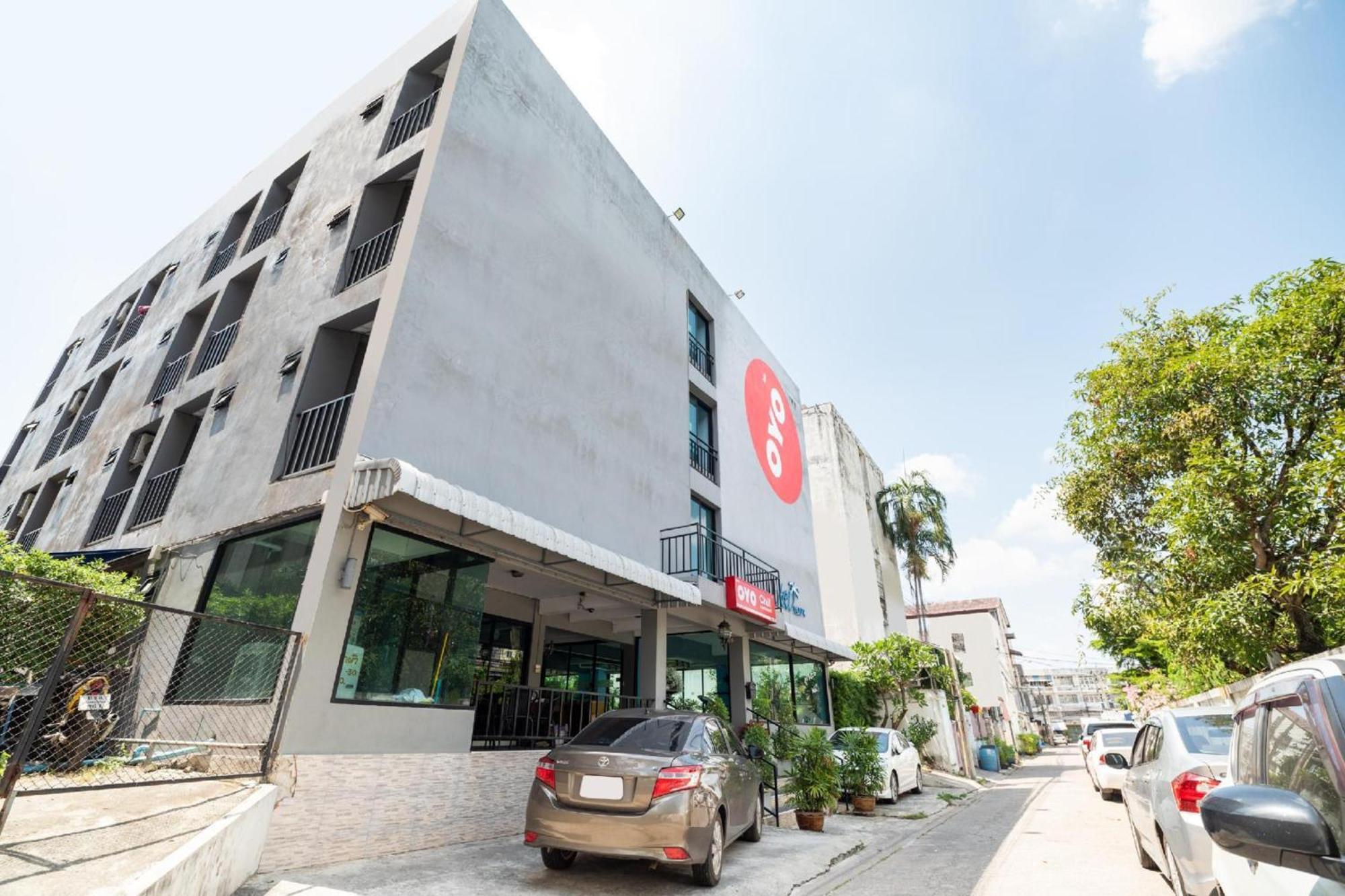 Super Oyo 427 Chill Hotel