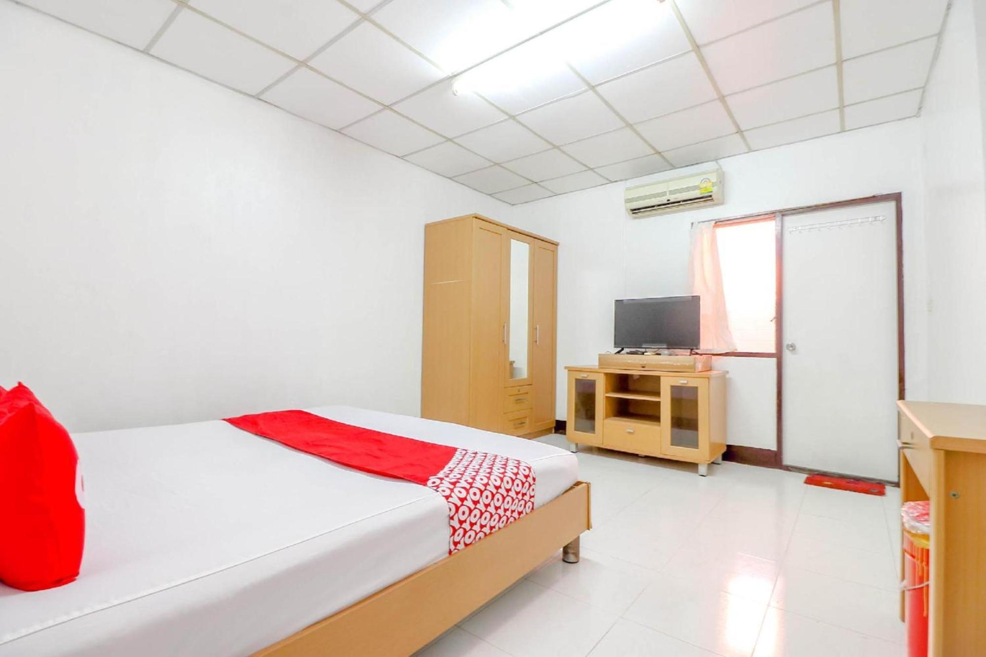 Oyo 525 Mrt Phetkasem 48-1 Place Hotel 2*