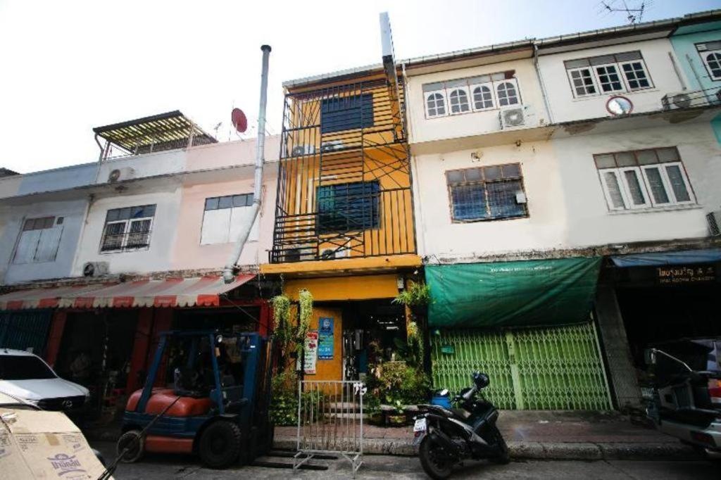 Vaccinated Staff - Oyo 505 Ente Space Hostal Bangkok