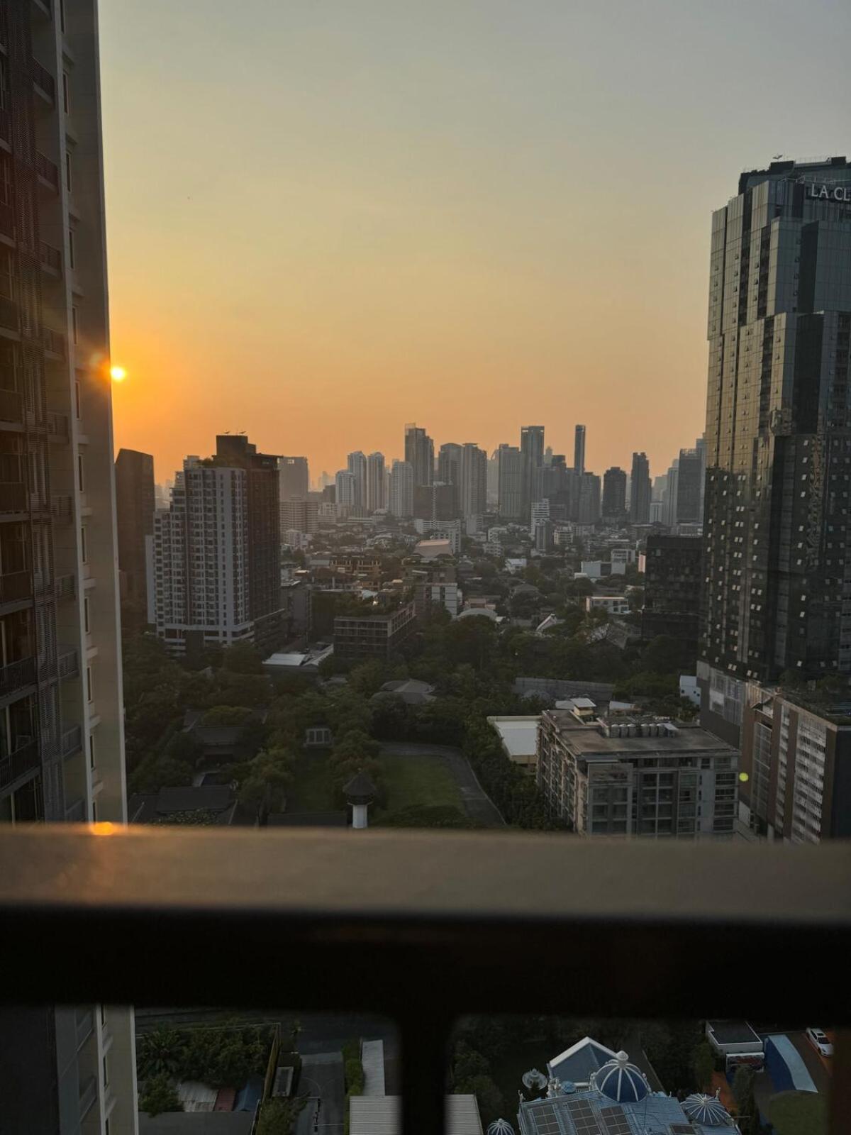 Siri At S Thonglobts2minswalk Wfh Stylishcentralcozy Apartment Bangkok