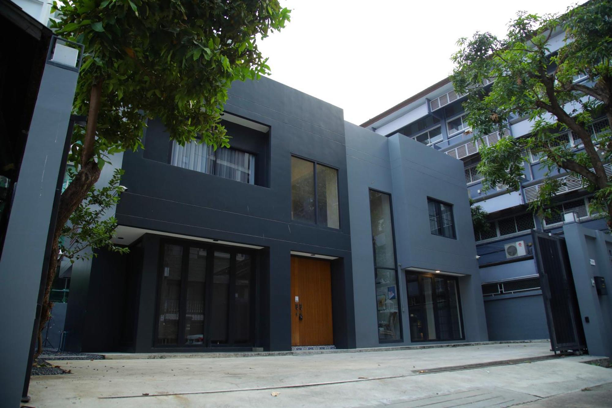 Chic Ekkamai Escape Near Bts, Dining & Nightlife Holiday home Bangkok