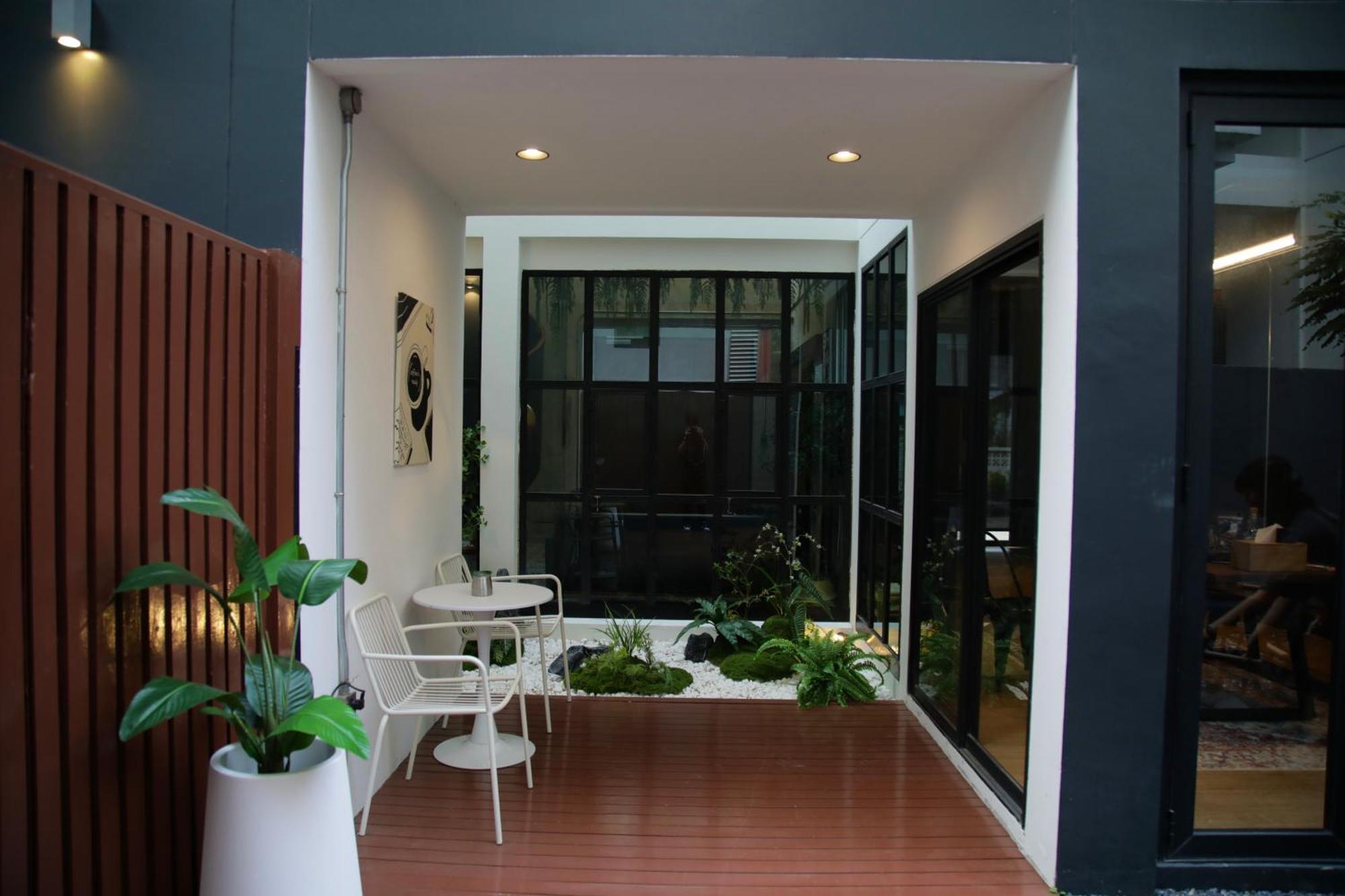 Chic Ekkamai Escape Near Bts, Dining & Nightlife *