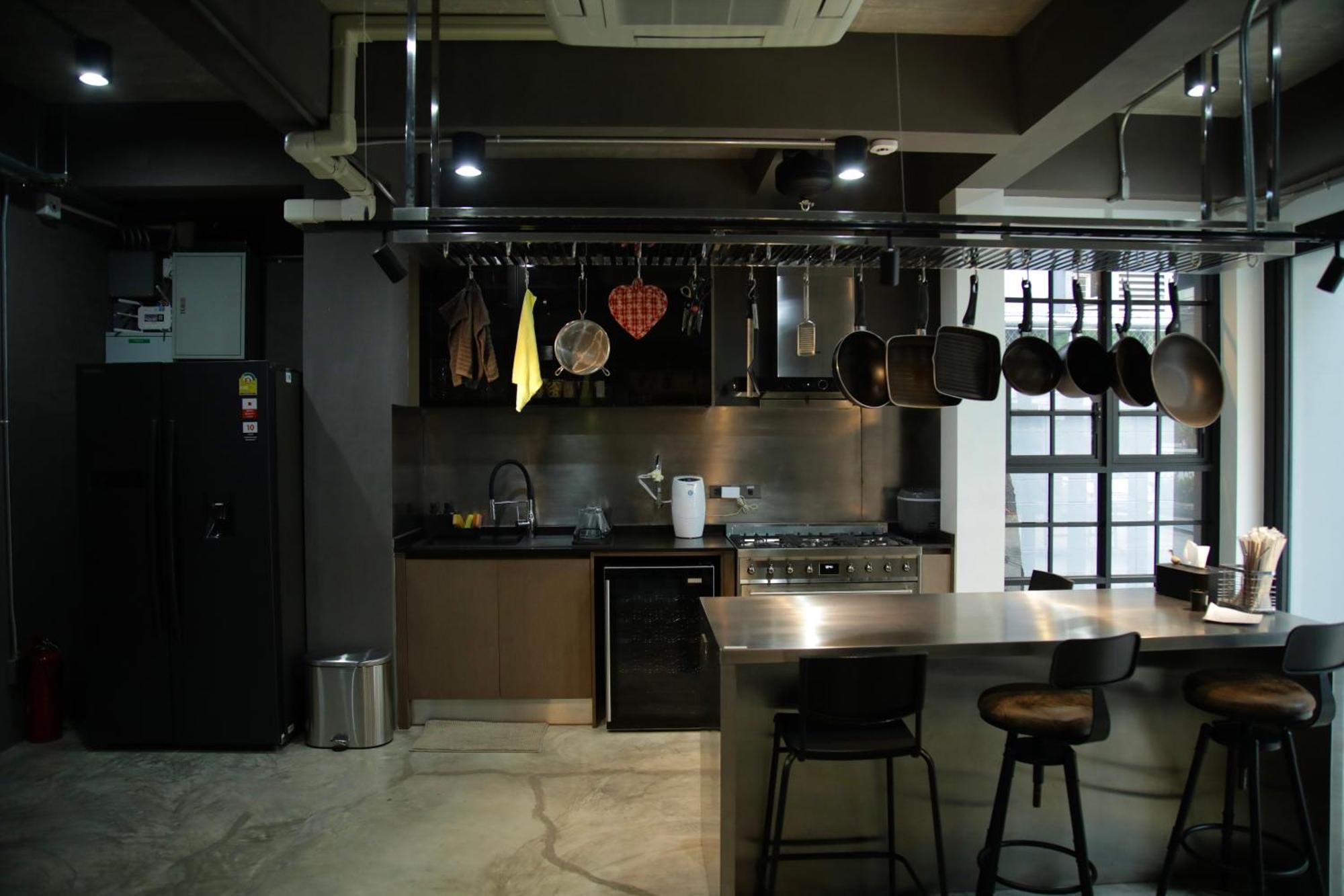 Holiday home Chic Ekkamai Escape Near Bts, Dining & Nightlife *
