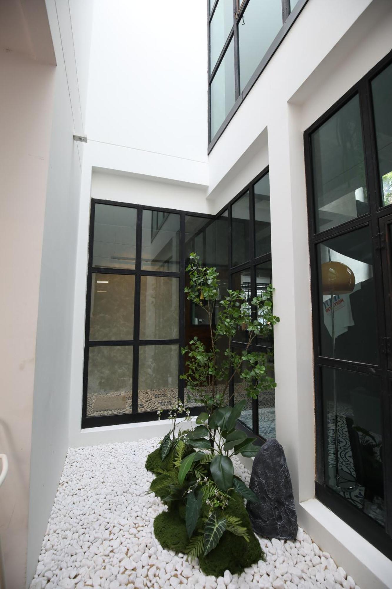 Chic Ekkamai Escape Near Bts, Dining & Nightlife *