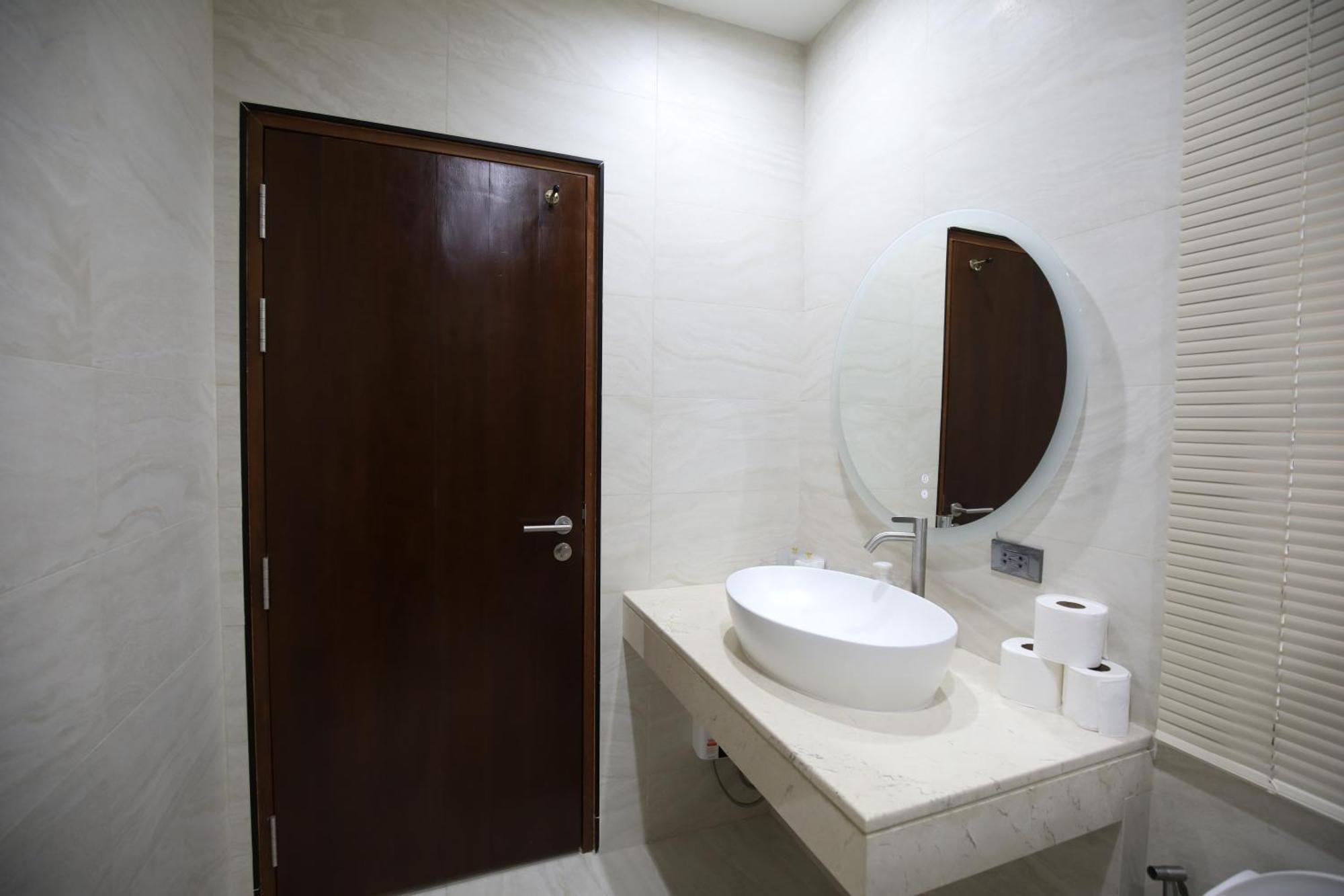 Chic Ekkamai Escape Near Bts, Dining & Nightlife