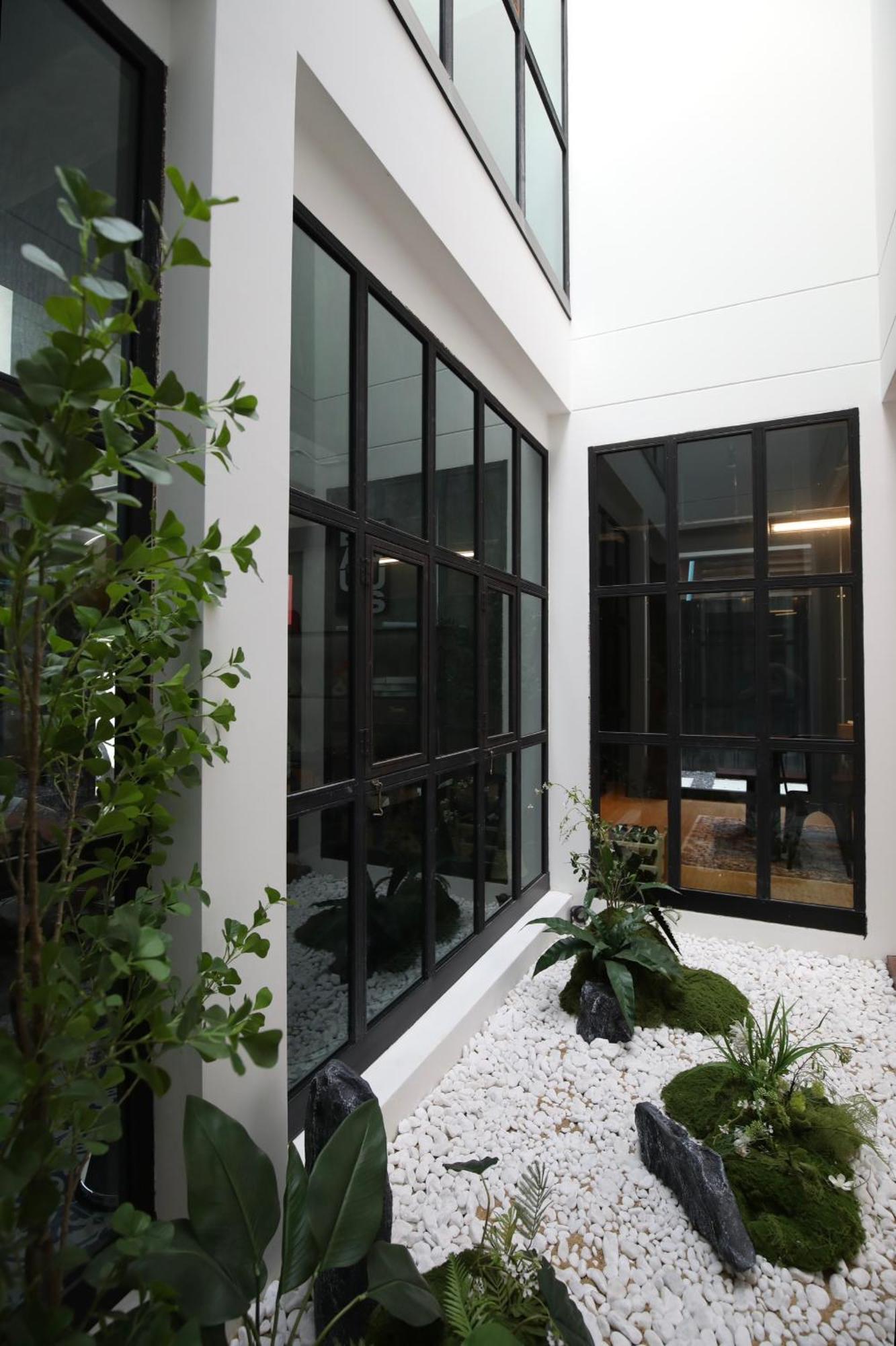 Chic Ekkamai Escape Near Bts, Dining & Nightlife * Bangkok