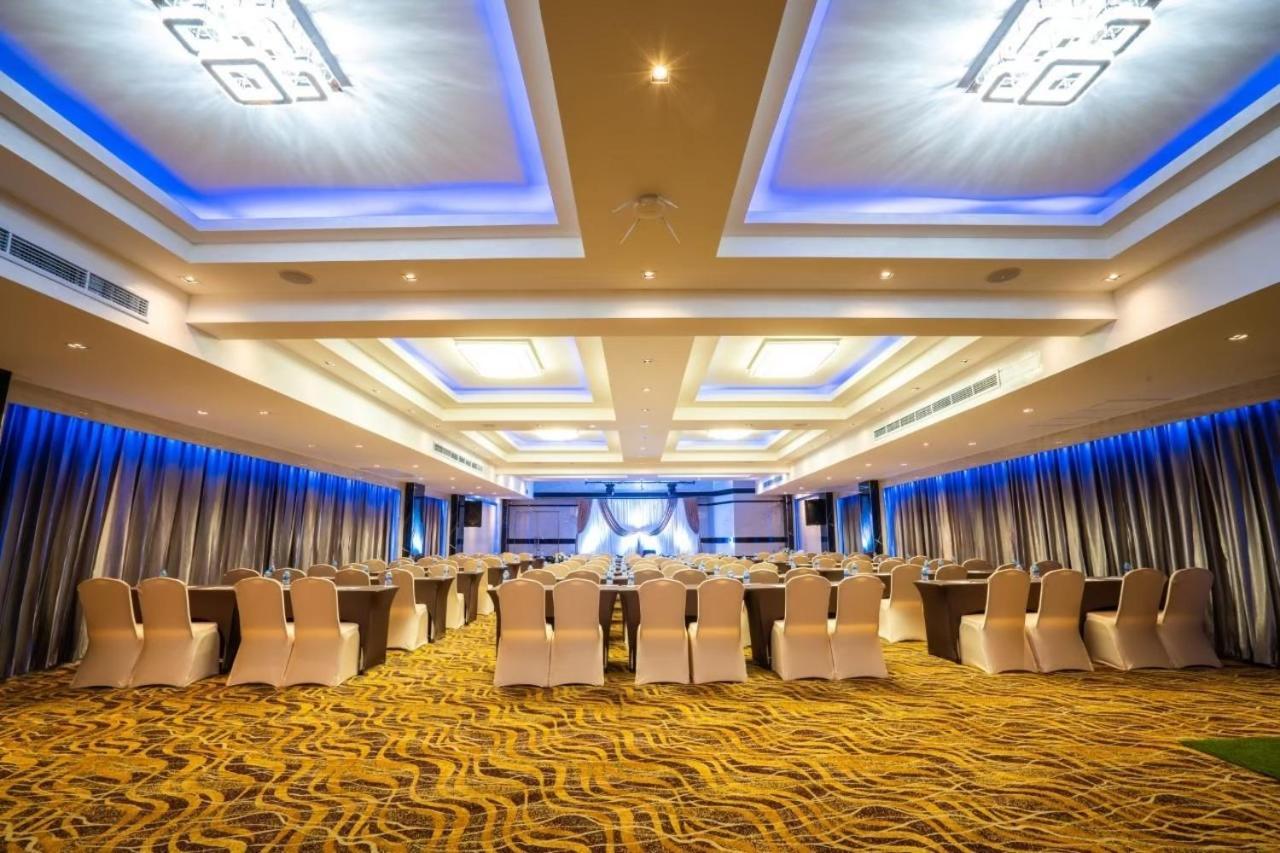 Sky Dome Resotel - โรงแรมสกายโดม รีโซเทล 5*
