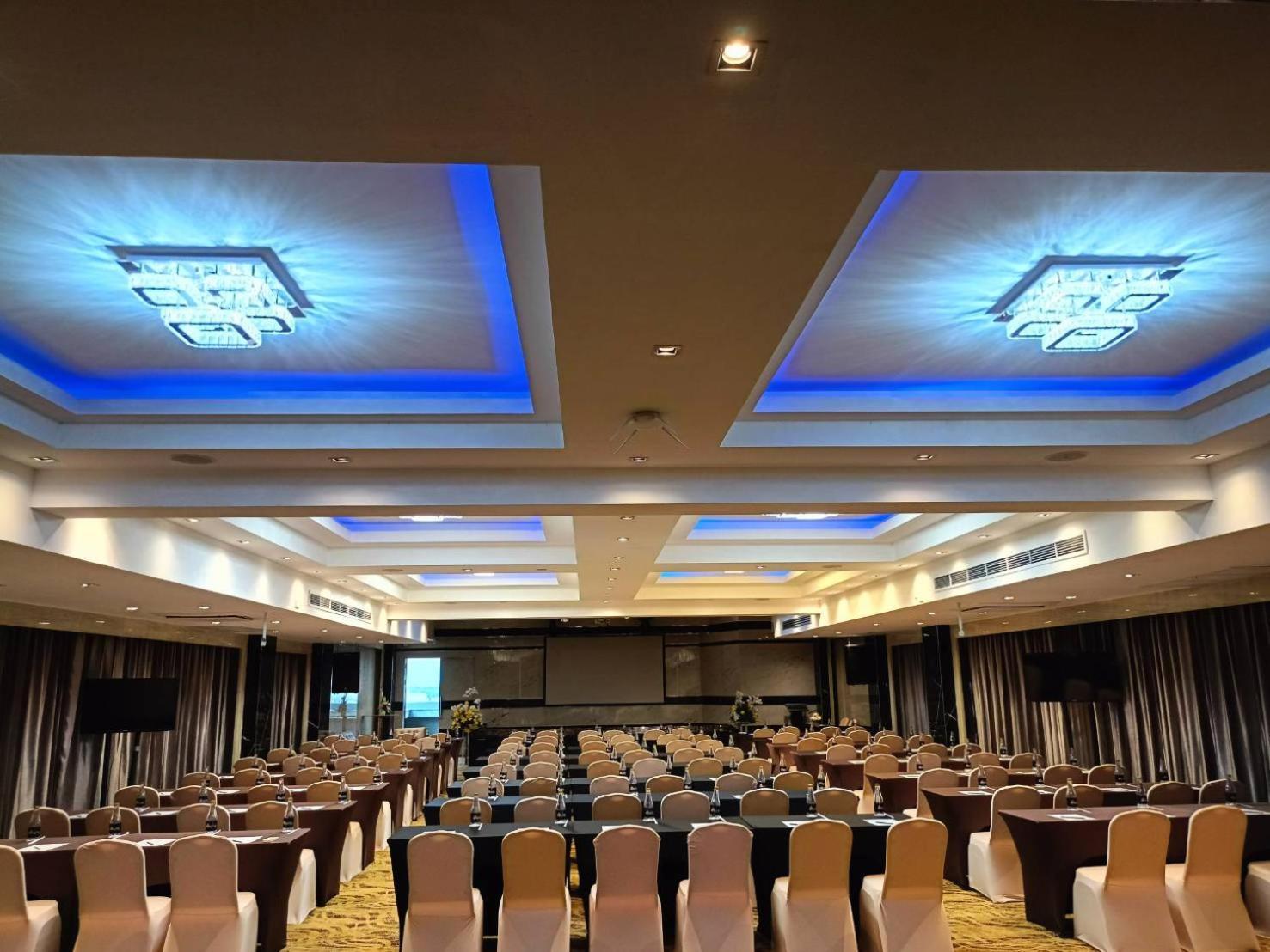 Sky Dome Resotel - โรงแรมสกายโดม รีโซเทล 5* Bangkok