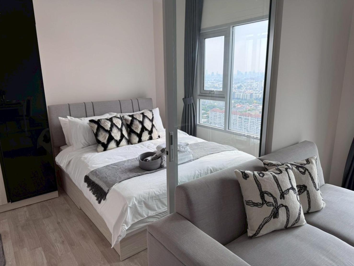 High Floor Luxury With Great Views