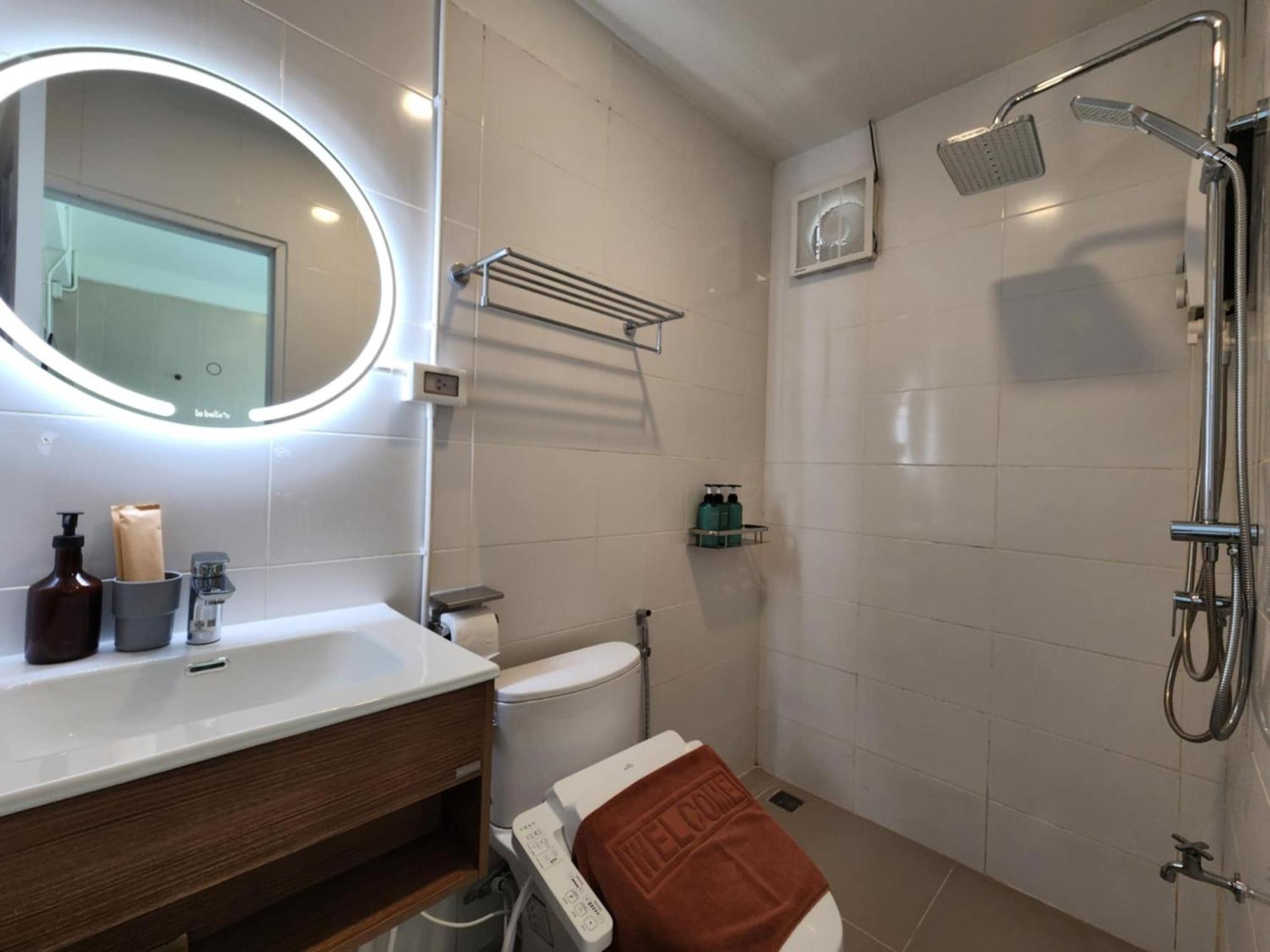 Lo-ha Guest House, Contactless Check-in Vandrerhjem Bangkok