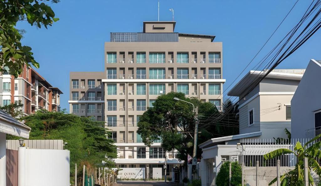 Hotel The Queen Palace