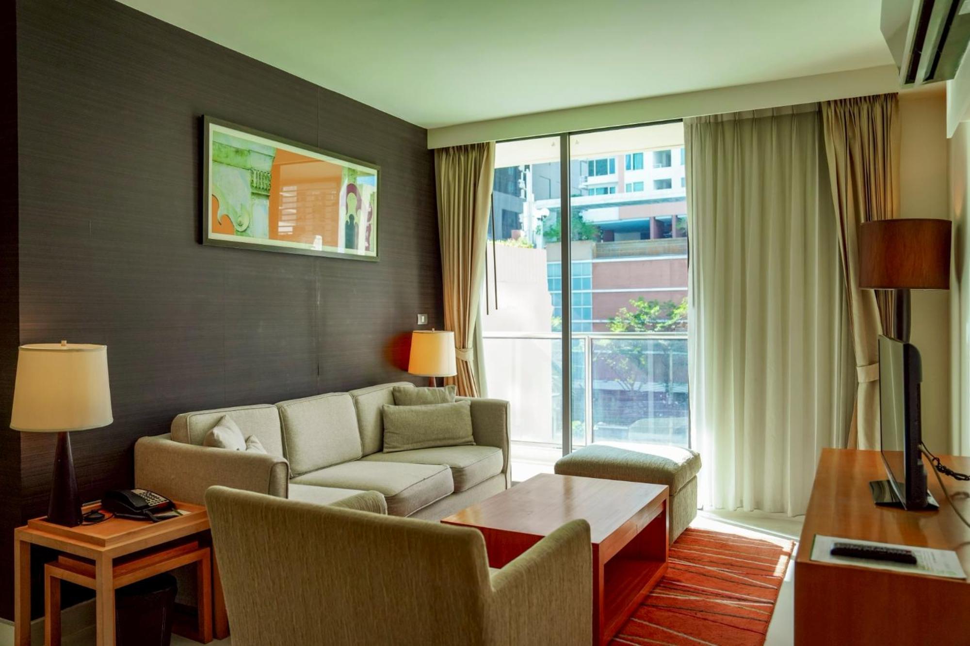 Oakwood Residencia Sukhumvit 24 Hotel