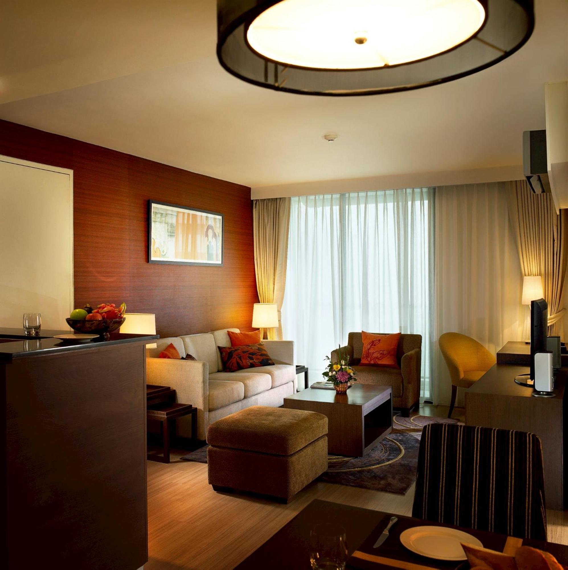 Oakwood Residencia Sukhumvit 24 Hotel 4*