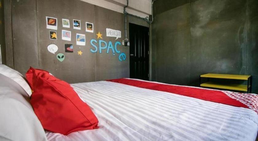 Vaccinated Staff - Oyo 505 Ente Space Hostal