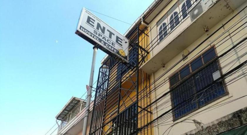 Vaccinated Staff - Oyo 505 Ente Space Hostal *