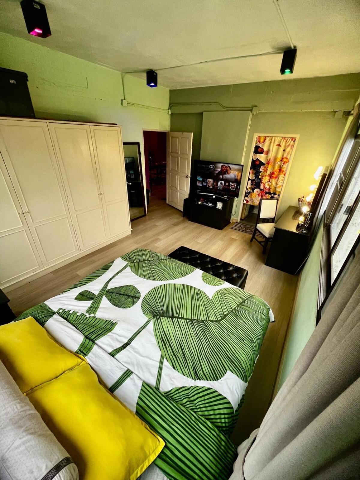 Apartment Fab Rainbow