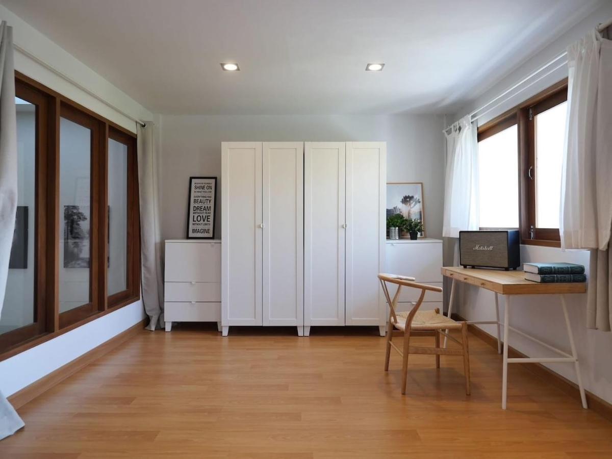 Apartment House In Pridi - Stylish 3br Pet-friendly Bangkok