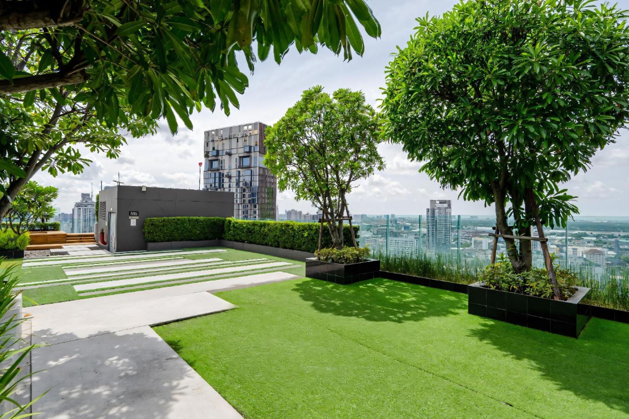 5 Star Sukhumvit Infinity Pool Gym Sauna Apartment