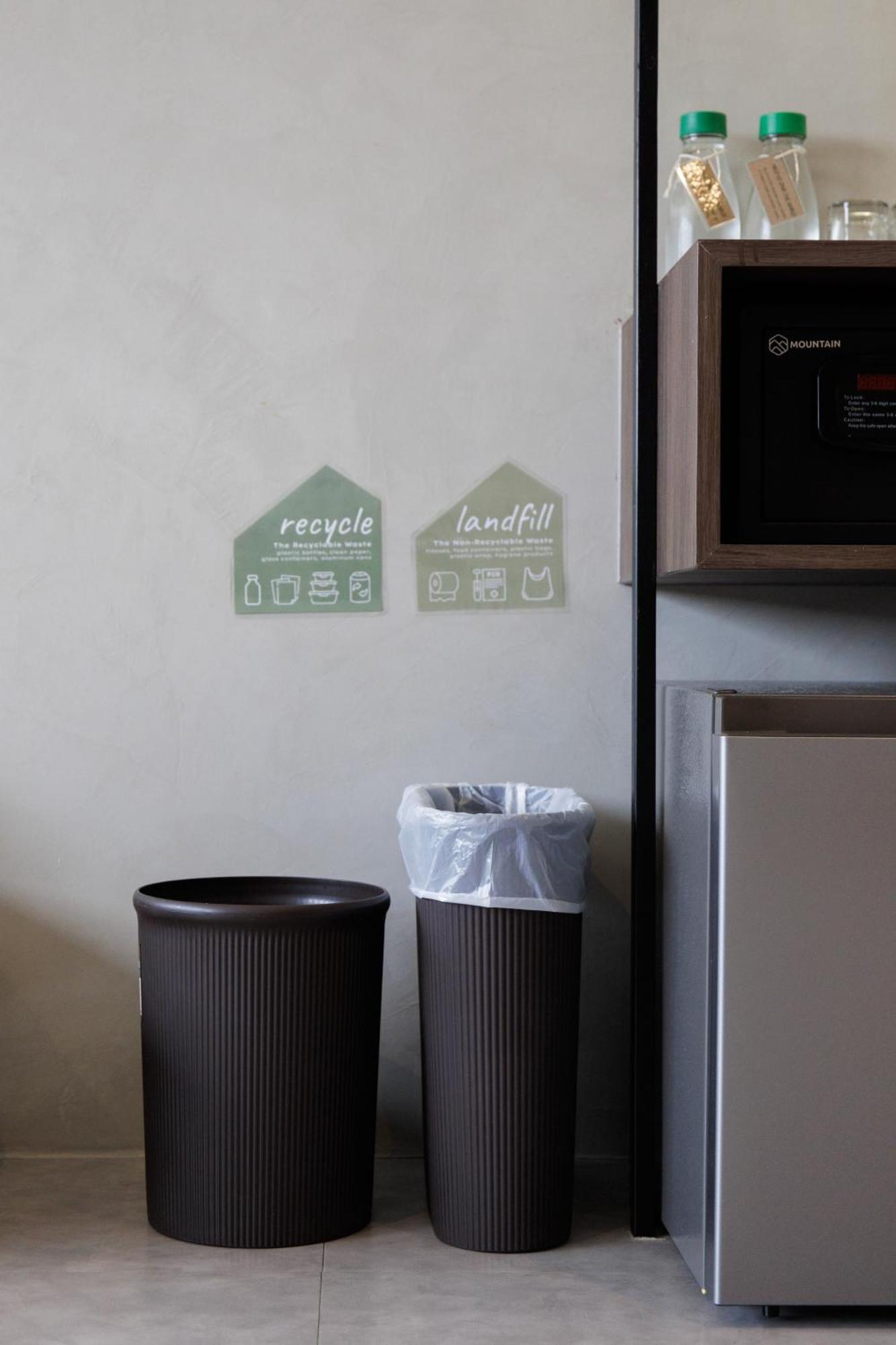 Hostal C'house *
