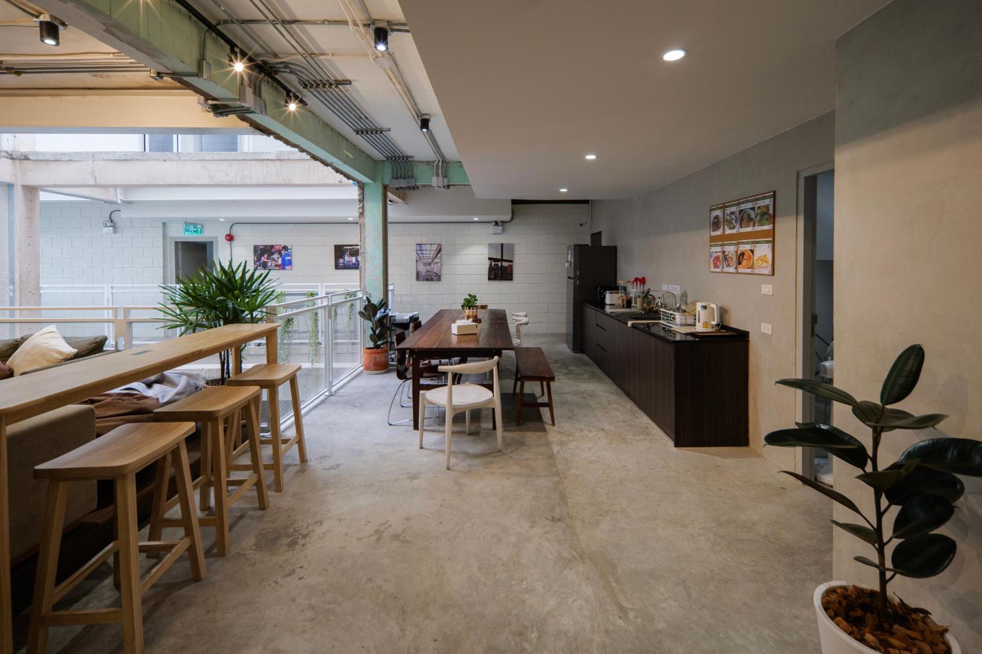 C'house Hostal