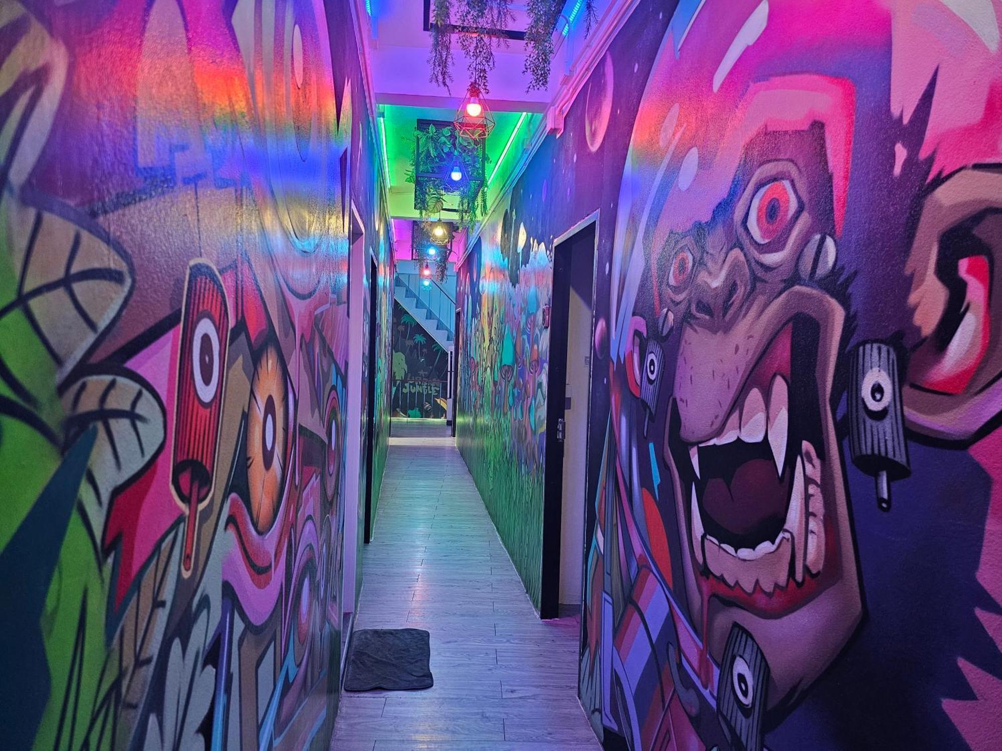 Urban Jungle Albergue *