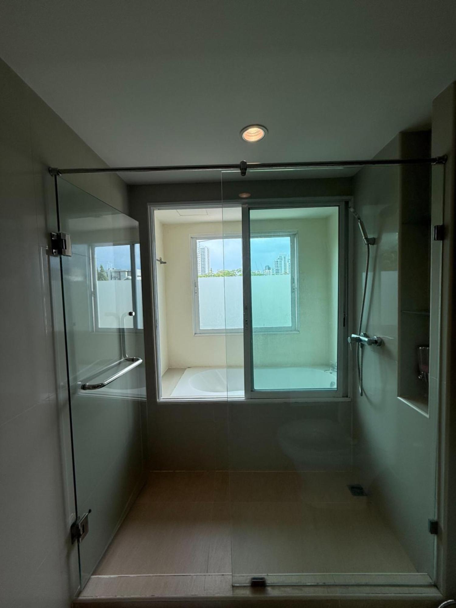 Greenview Ekkamai10 Hotel