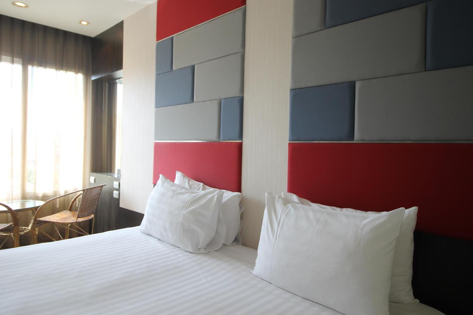 The Sunreno Hotel
