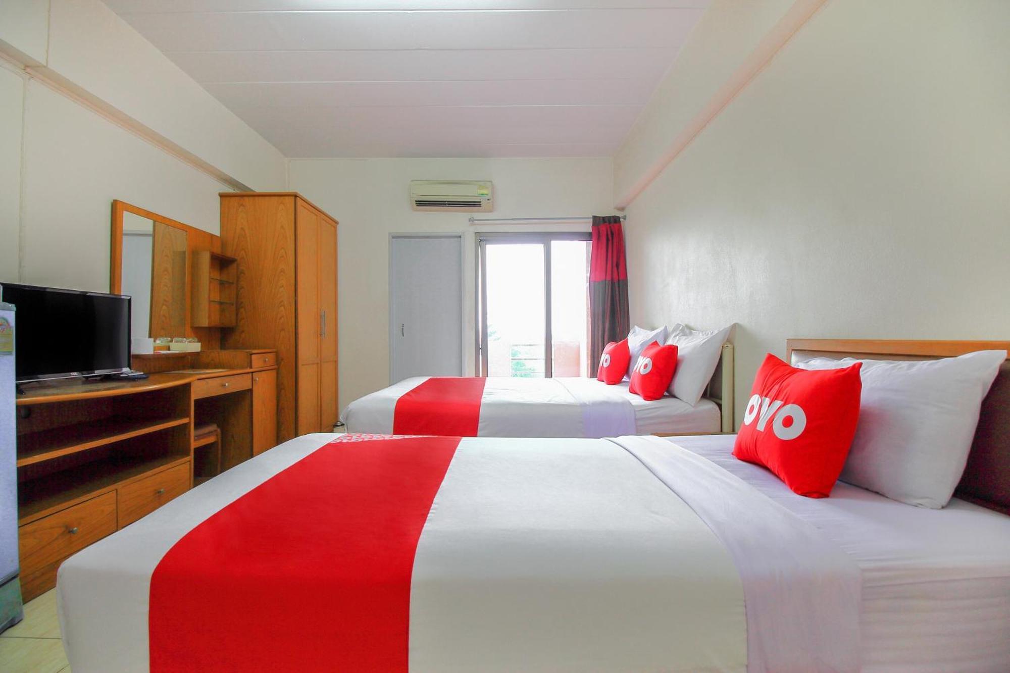 Hotel Oyo 376 Ok Airport 2*