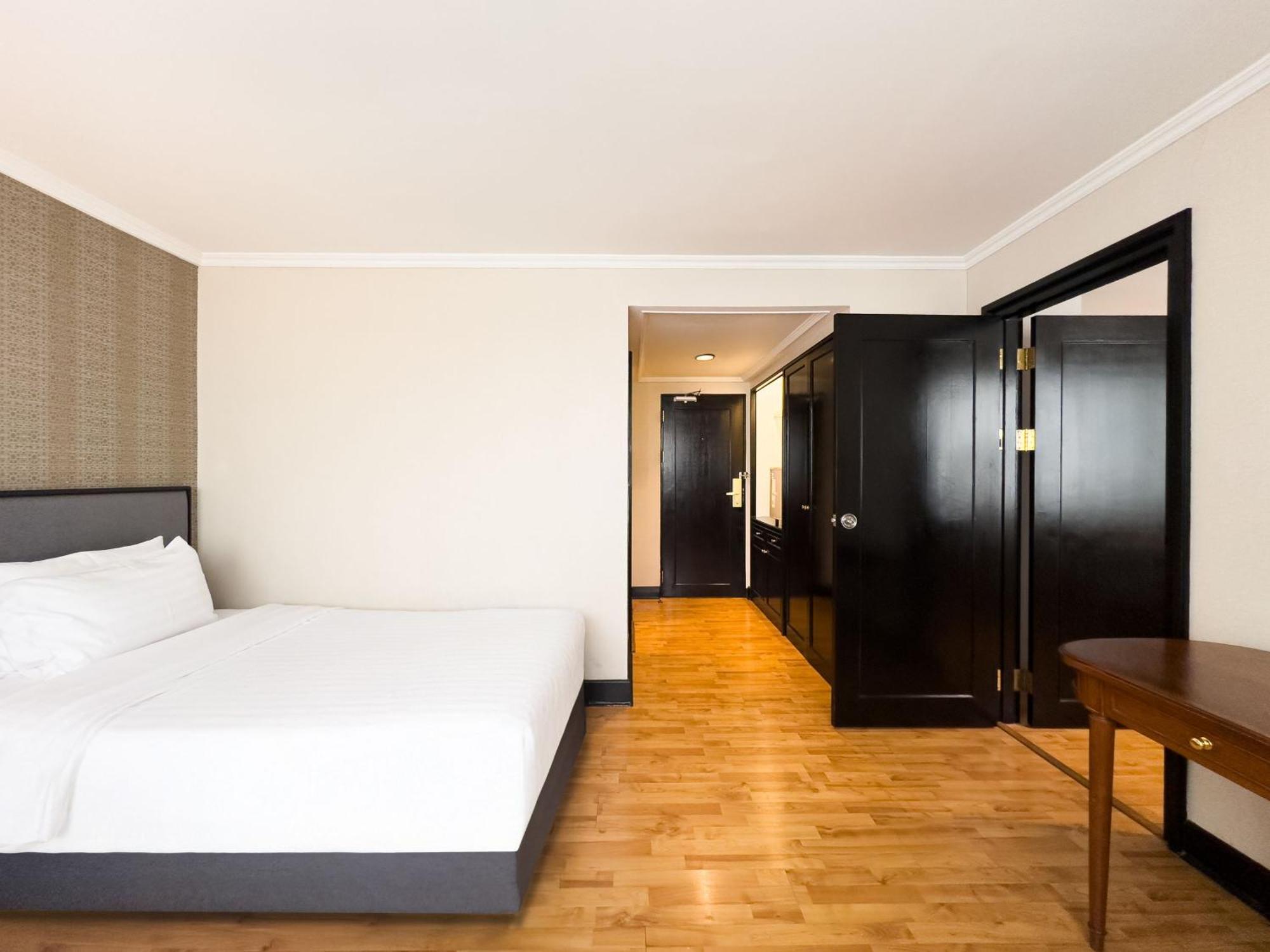 Rembrandt Residences Hotel 4*