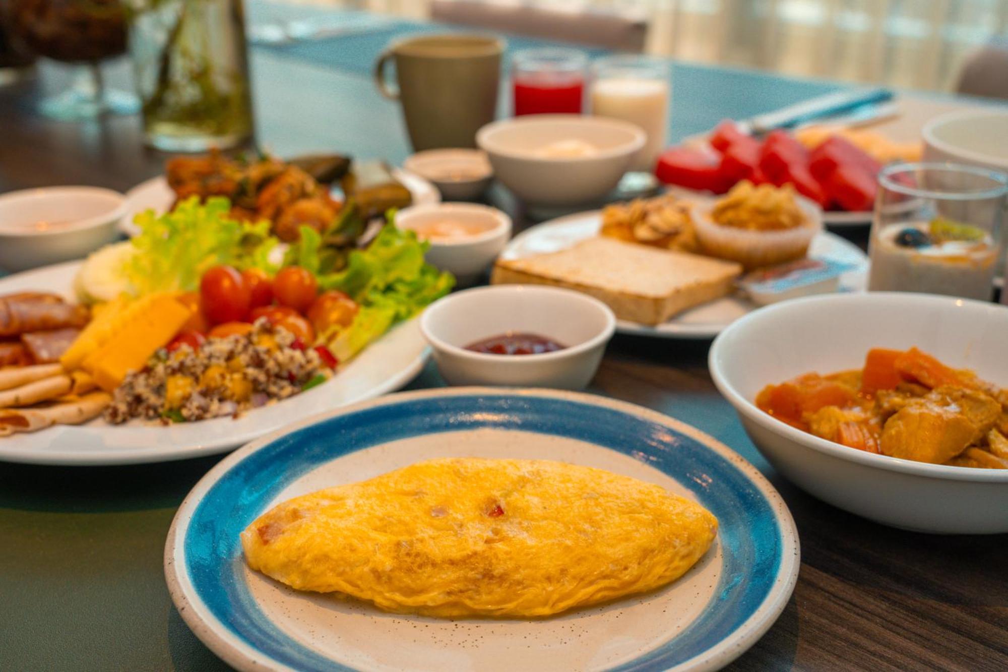 Hyatt Place Sukhumvit 24 Hotel