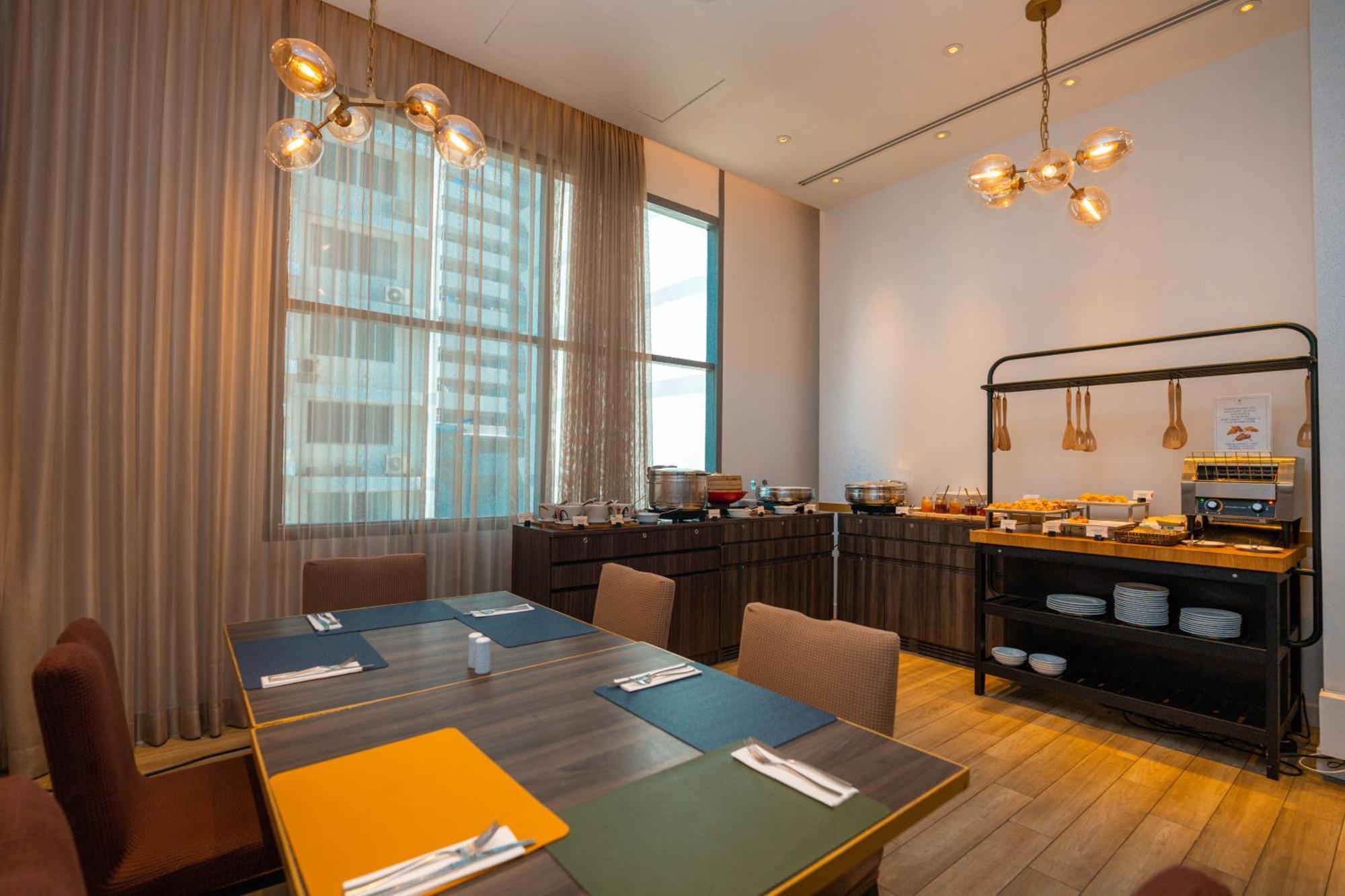Hyatt Place Sukhumvit 24 Hotel 4*