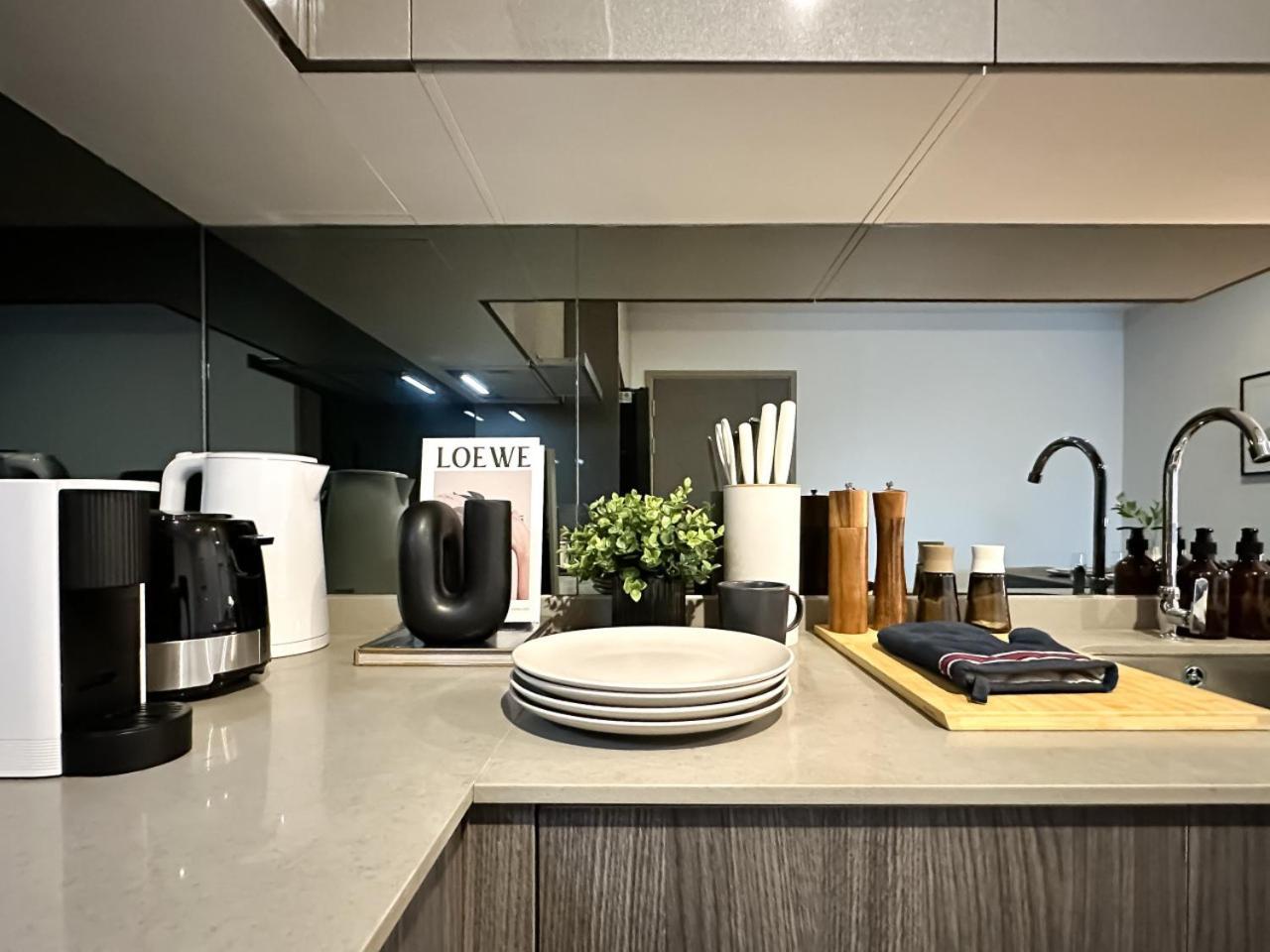 Expansive Stylish 2br - Ultra Fast Wifi - Asoke