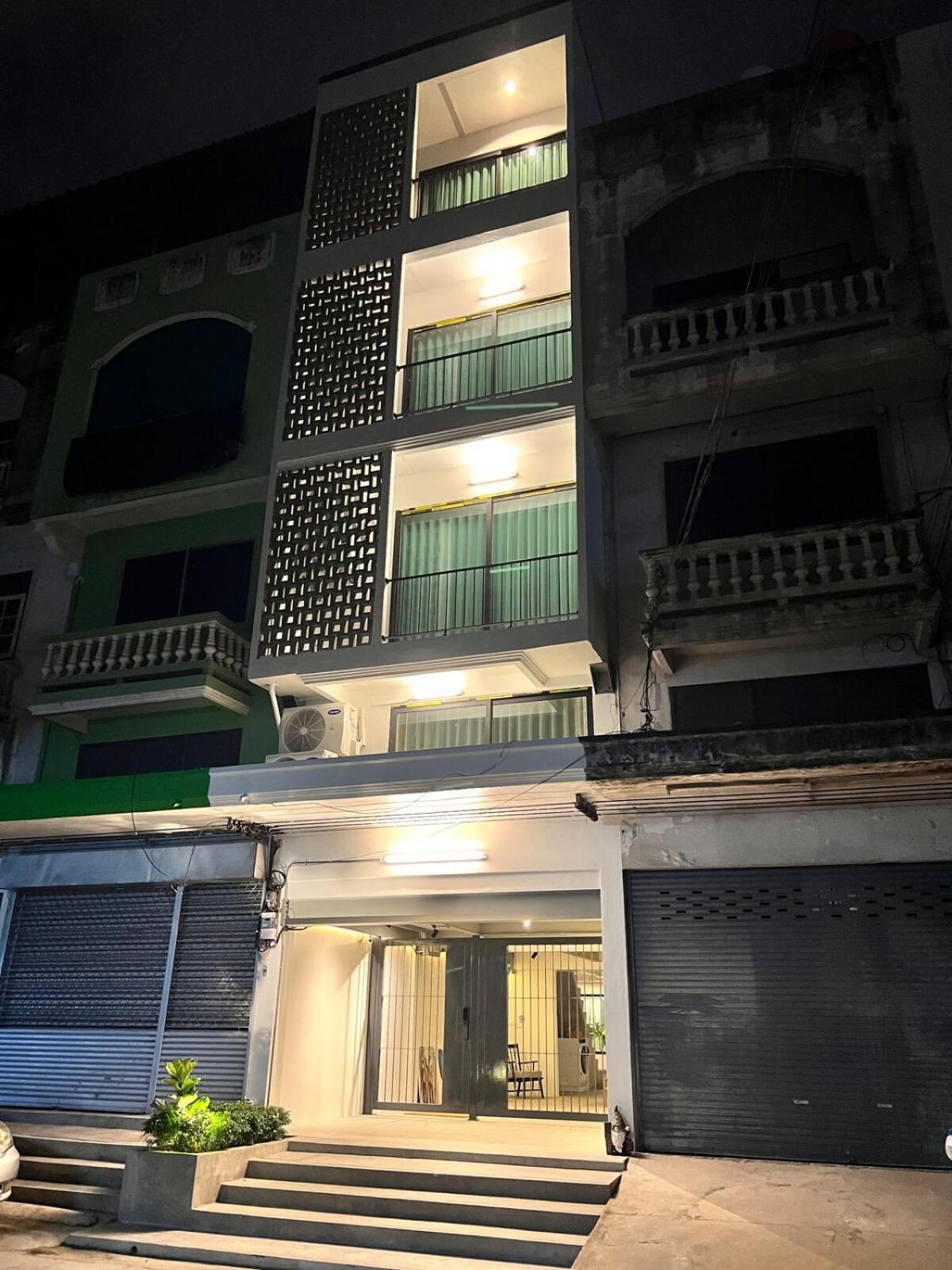 Apartment 2 Bed & 2 Bath Suite, 5th Floor