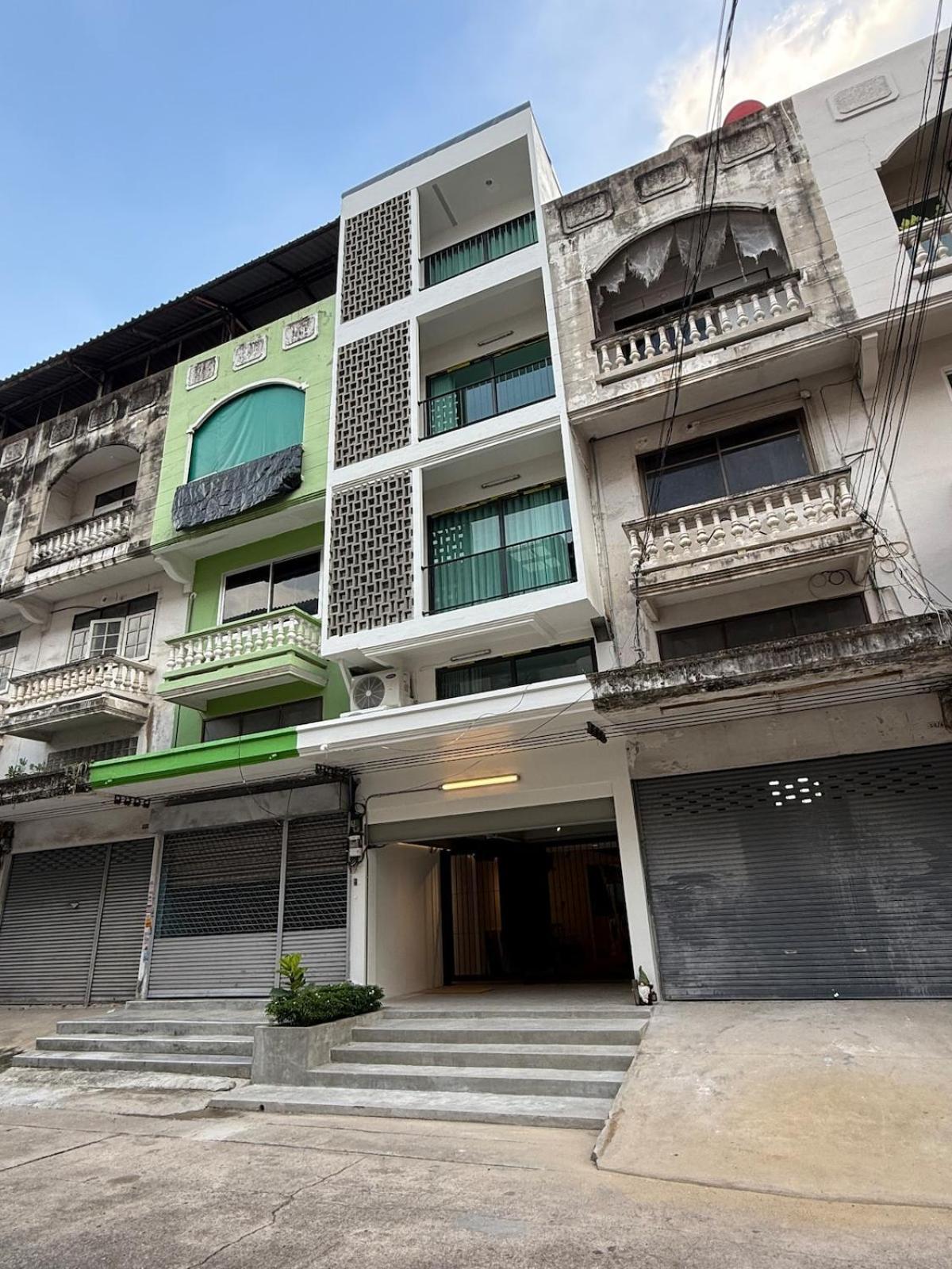 2 Bed & 2 Bath Suite, 5th Floor *