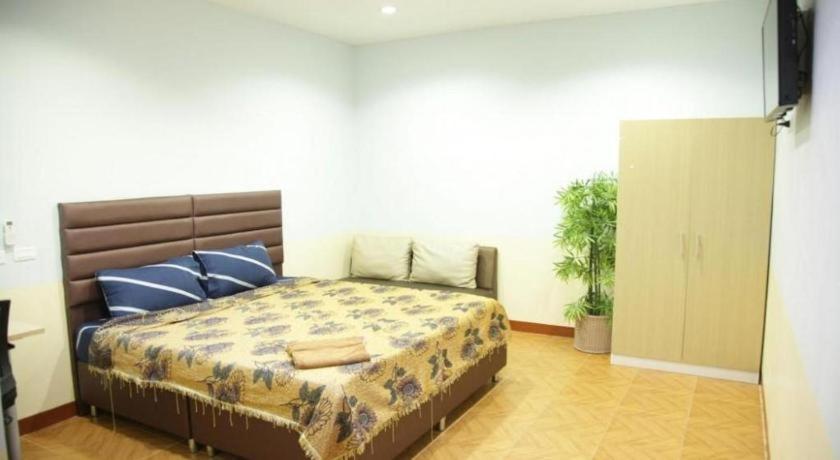 Friends House 3*