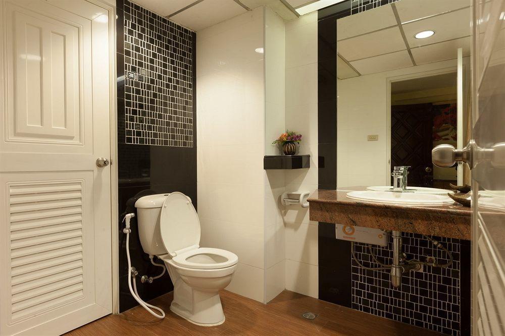 Grand Mandarin Latphrao 130 2*