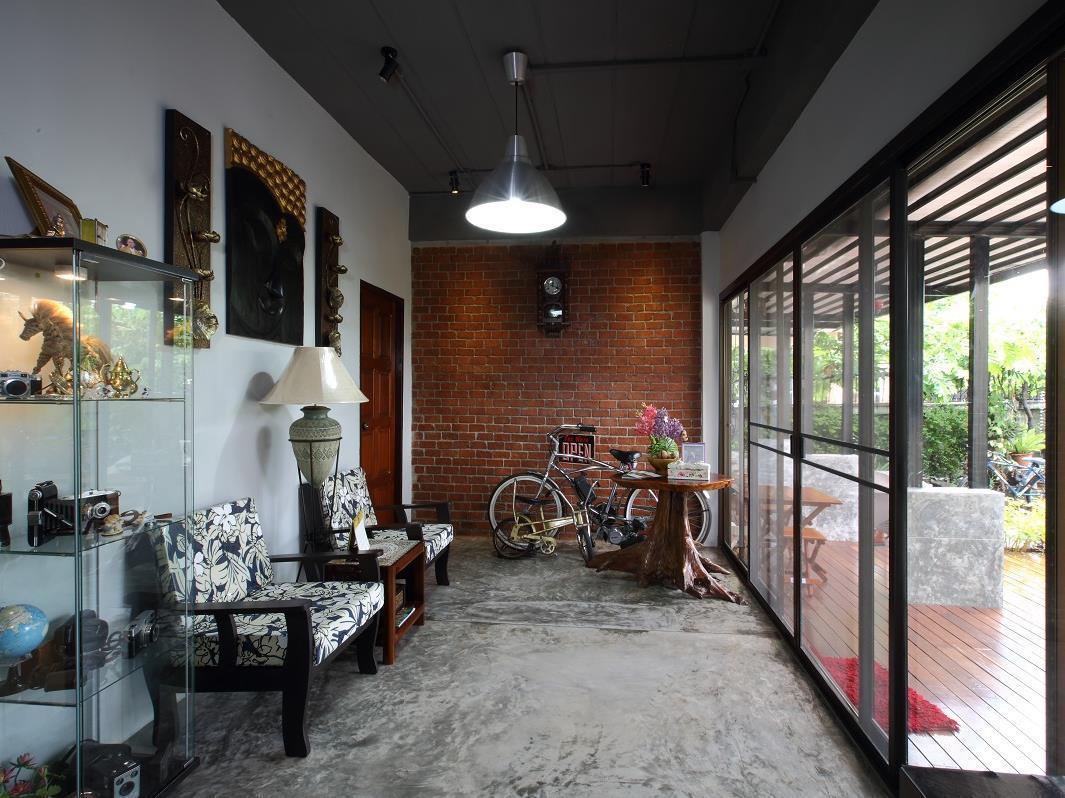 Mon & Yoga Donmueang Bangkok