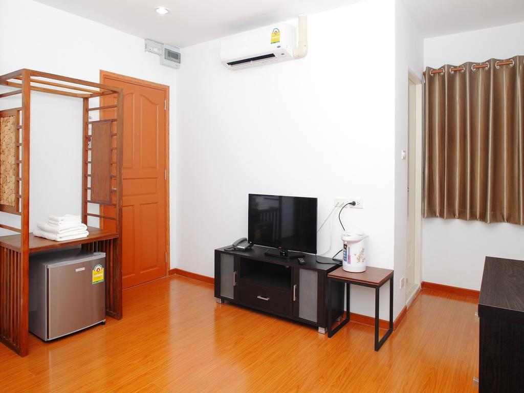 Asrama Double Dd House At Mrt Sutthisarn Bangkok