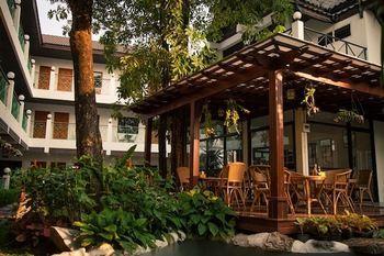 Charlie House Pin Klao Khách sạn Bangkok